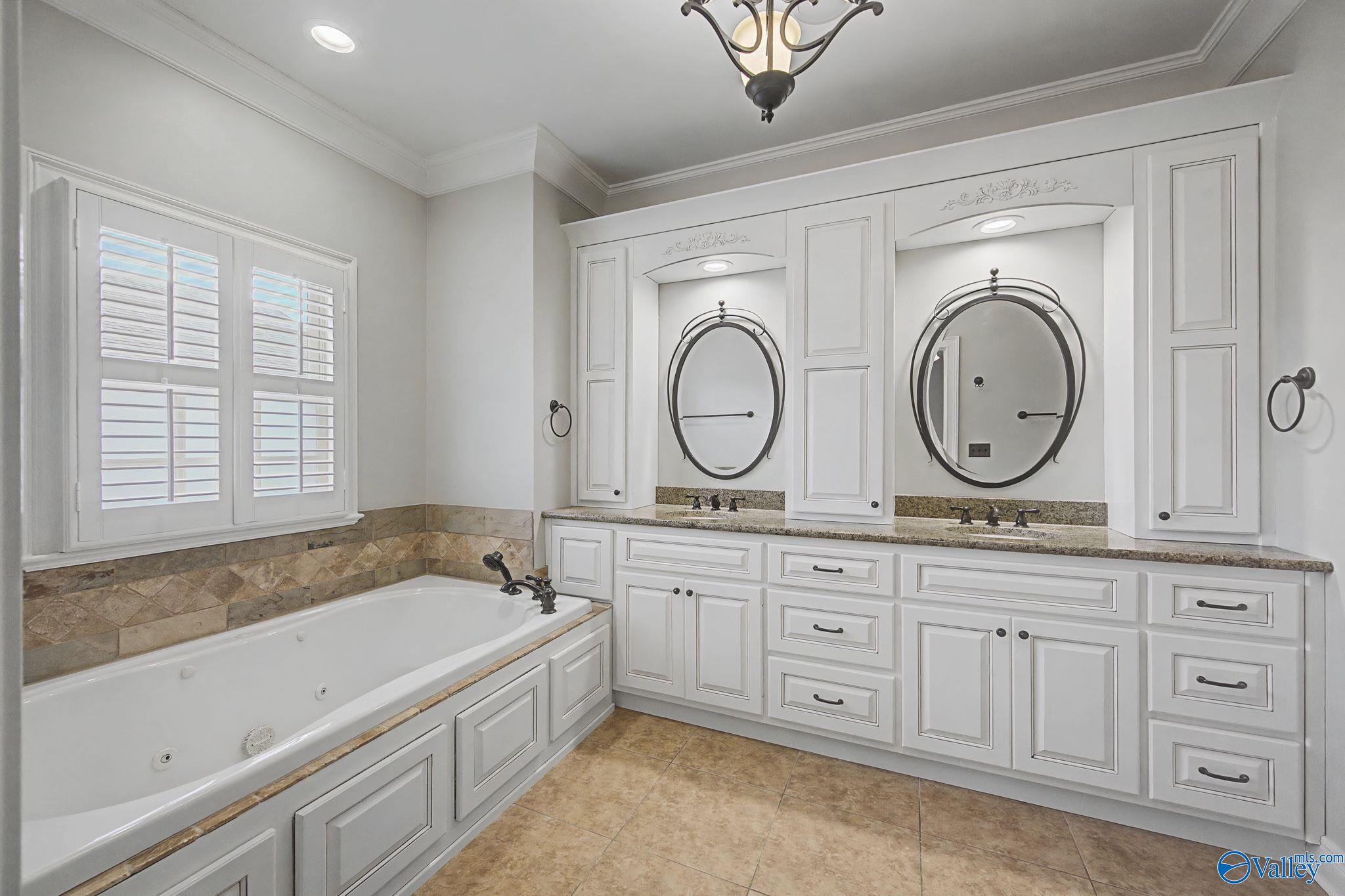 Huntsville, Alabama, 35806, United States, 4 Bedrooms Bedrooms, ,4 BathroomsBathrooms,Residential,Active,2012926