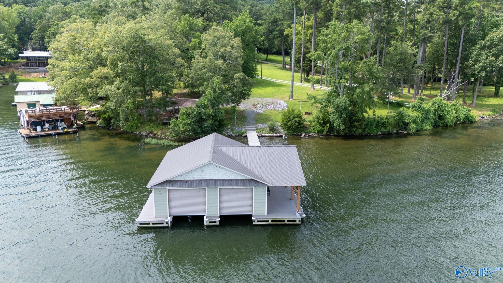 Guntersville, Alabama, 35976, United States, 5 Bedrooms Bedrooms, ,4 BathroomsBathrooms,Residential,Active,1880005