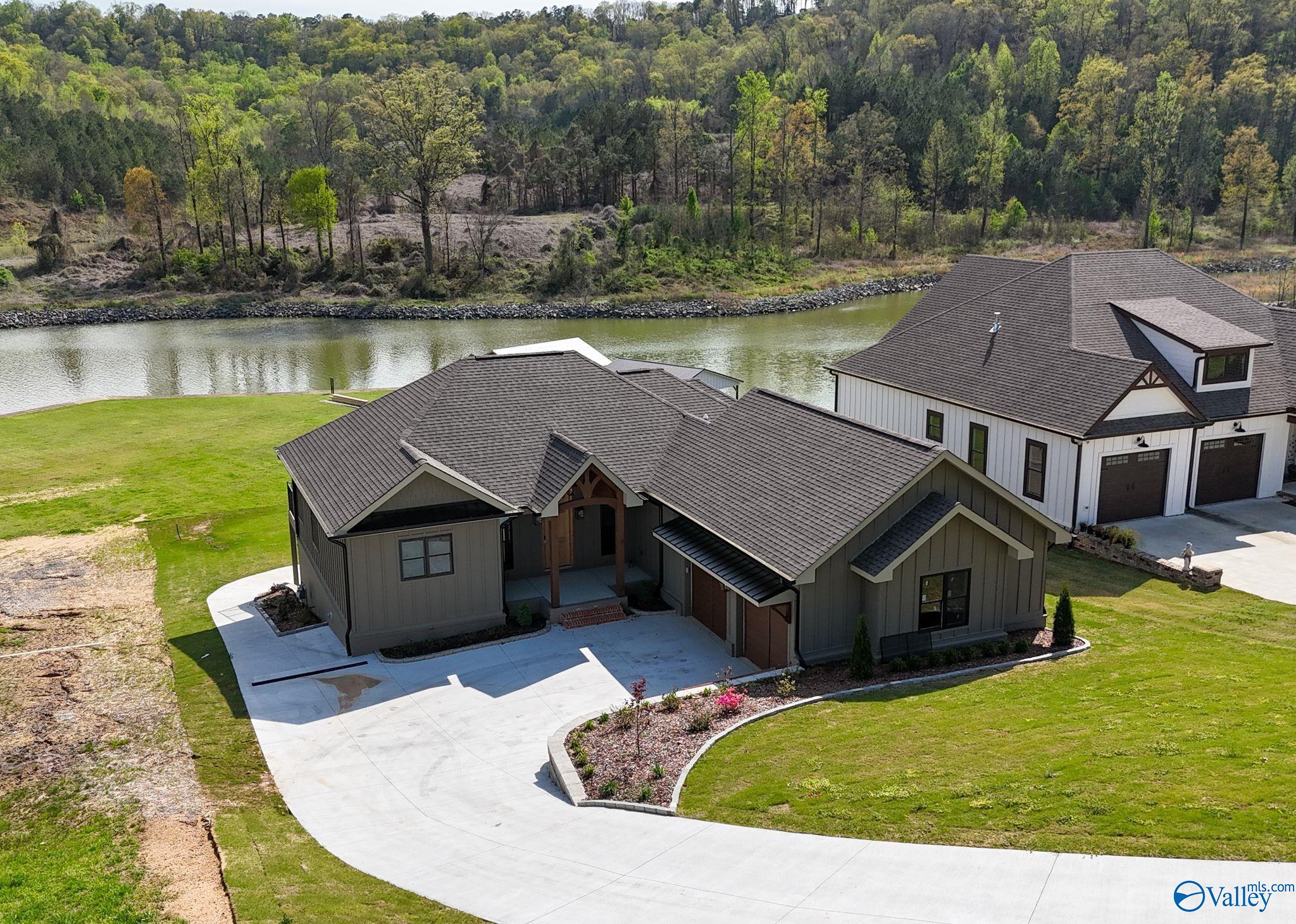 Guntersville, Alabama, 35976, United States, ,4 BathroomsBathrooms,Residential,Active,1702827