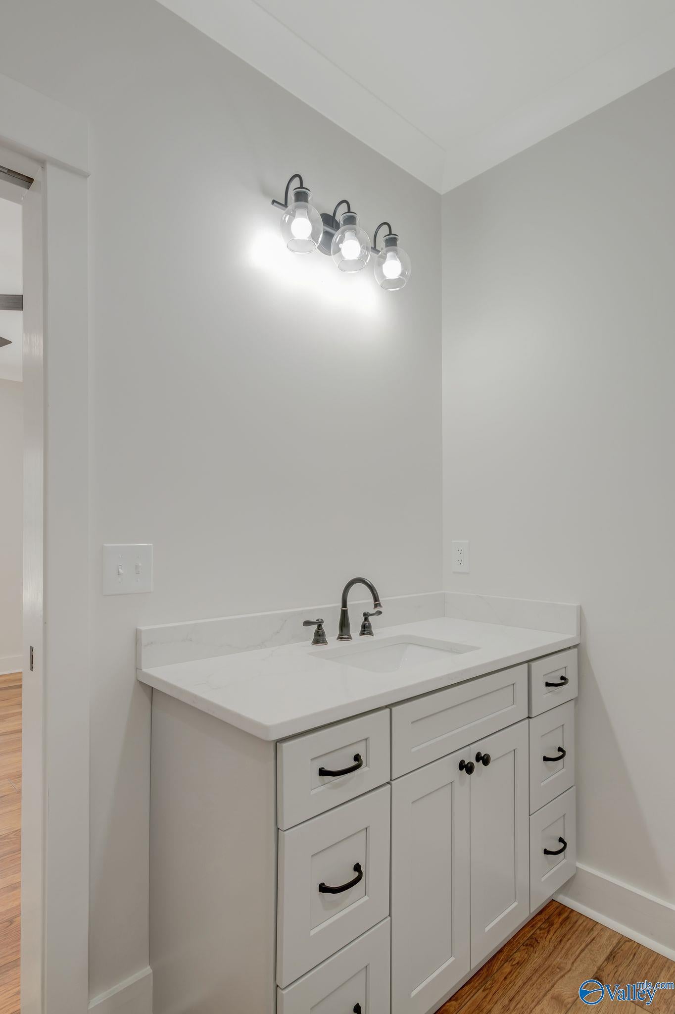 Guntersville, Alabama, 35976, United States, ,4 BathroomsBathrooms,Residential,Active,1702827