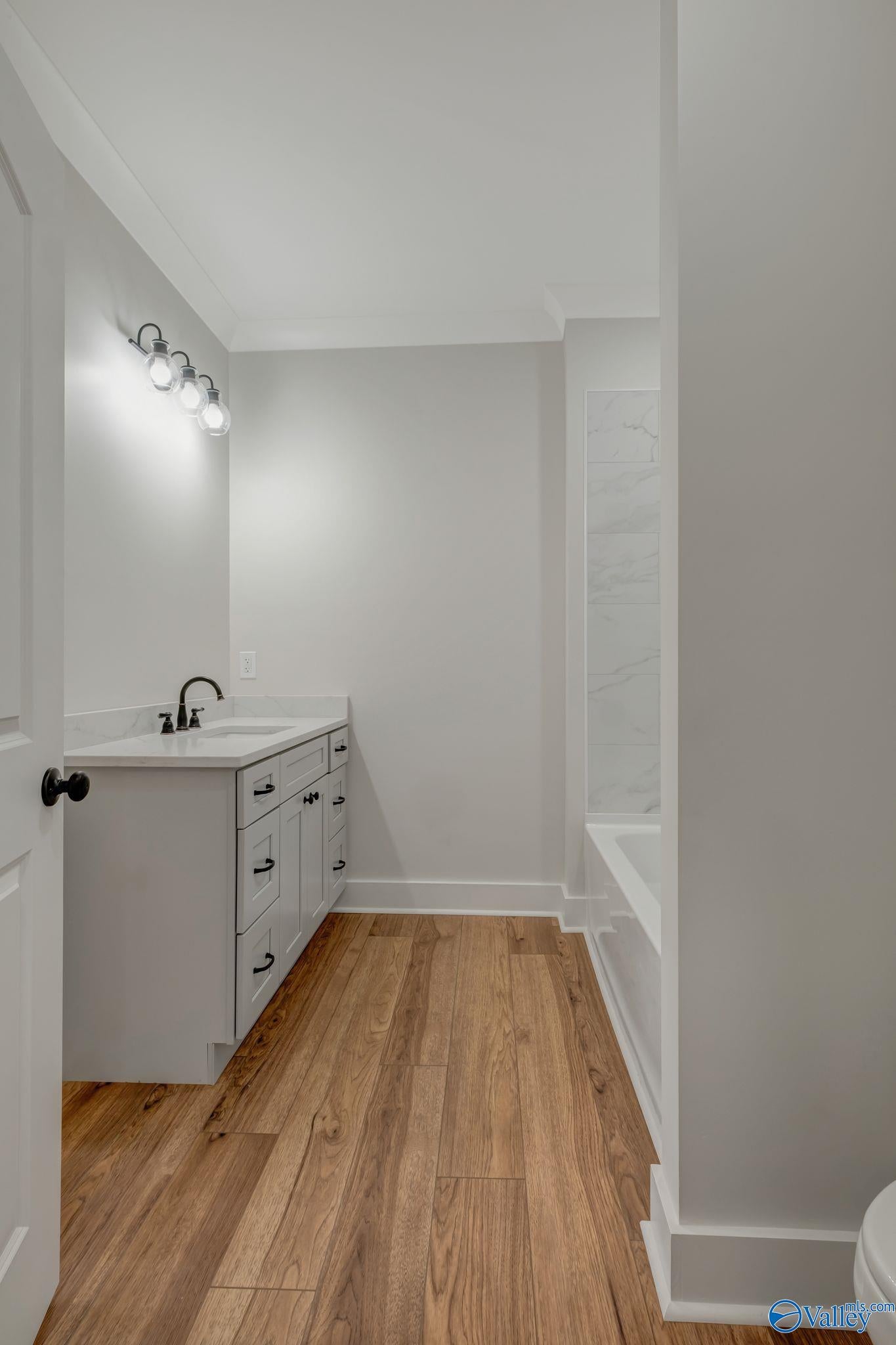 Guntersville, Alabama, 35976, United States, ,4 BathroomsBathrooms,Residential,Active,1702827