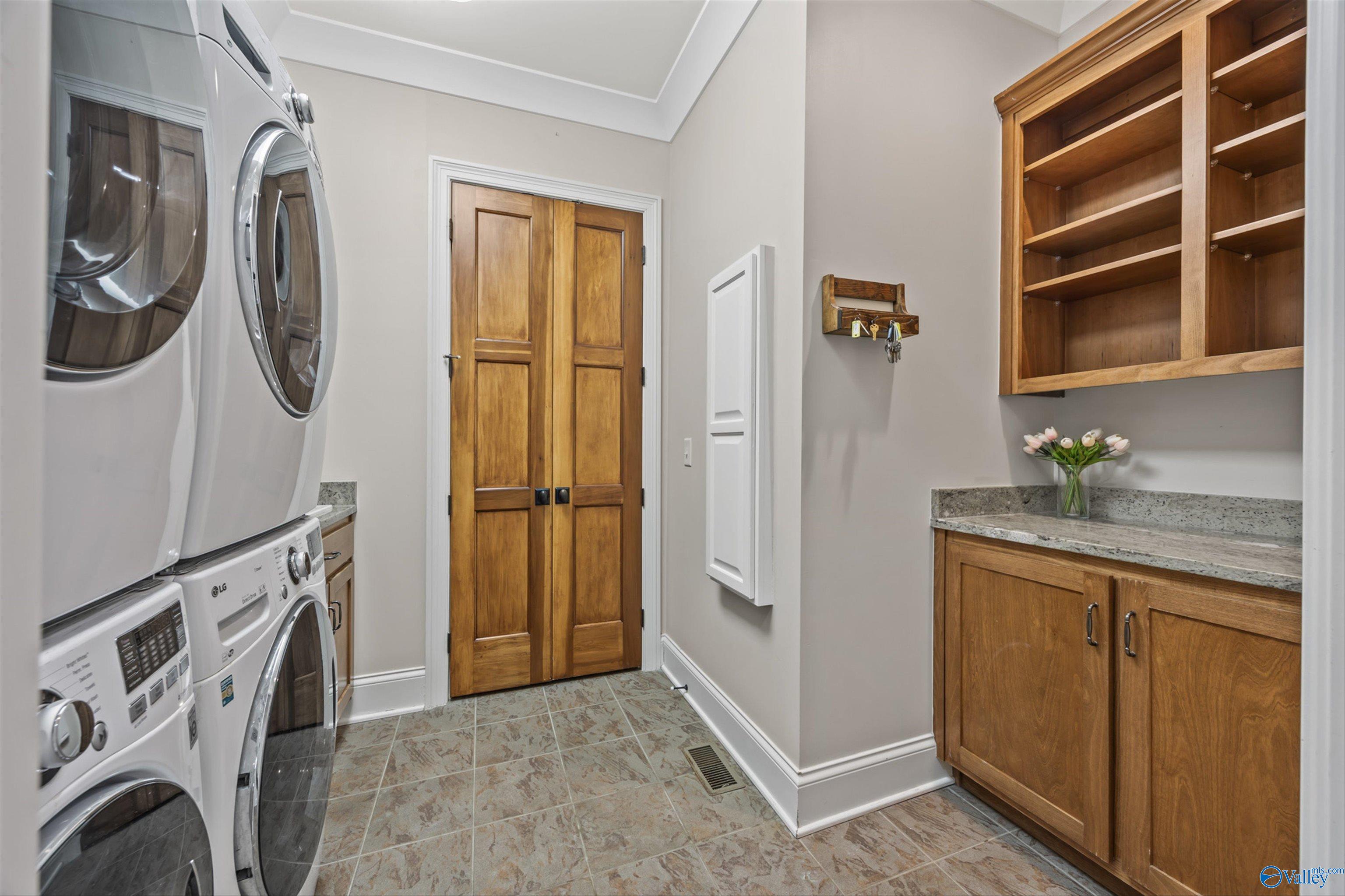 New Hope, Alabama, 35760, United States, 4 Bedrooms Bedrooms, ,5 BathroomsBathrooms,Residential,Active,1954007