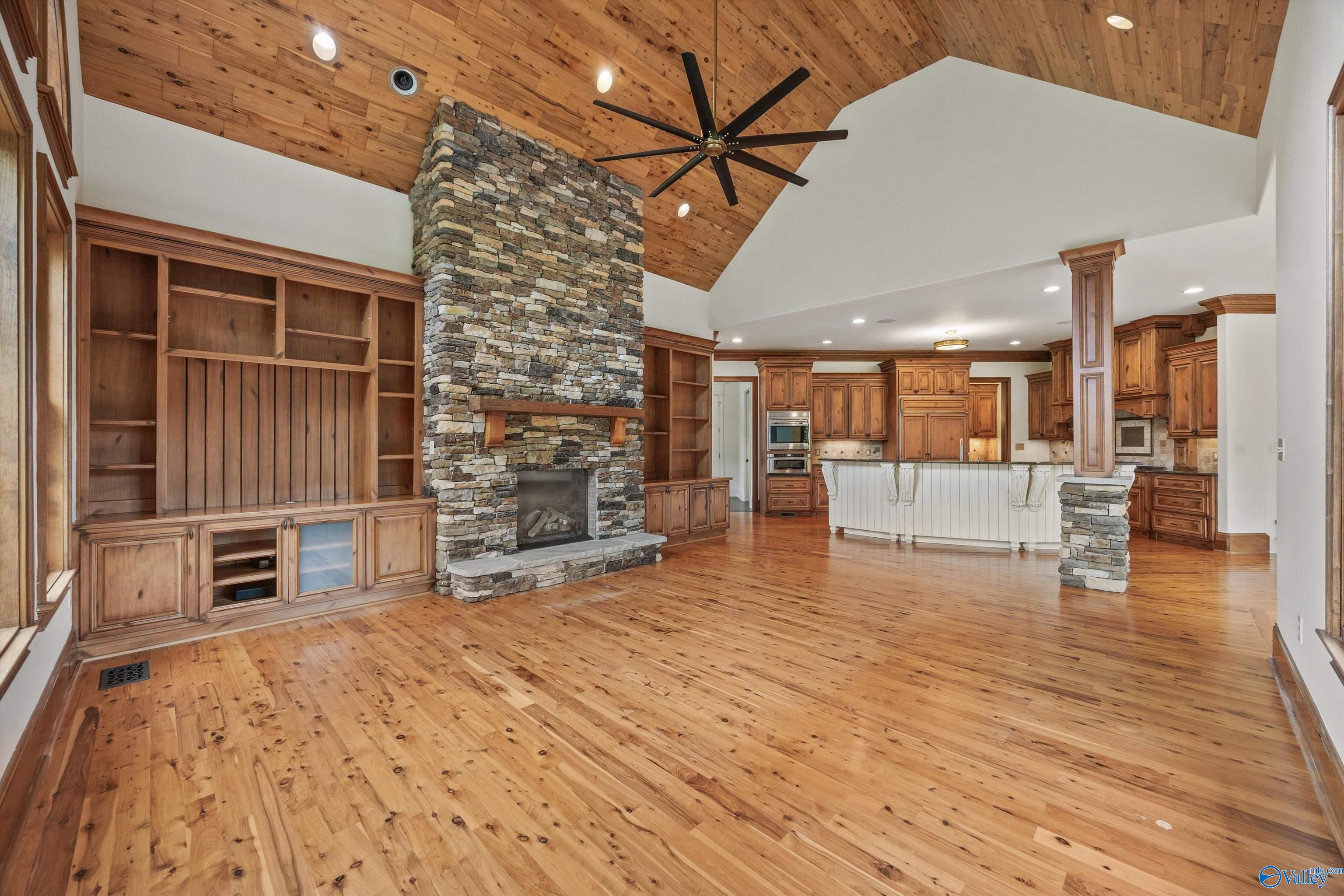 Gurley, Alabama, 35748, United States, 4 Bedrooms Bedrooms, ,5 BathroomsBathrooms,Residential,Active,1909111