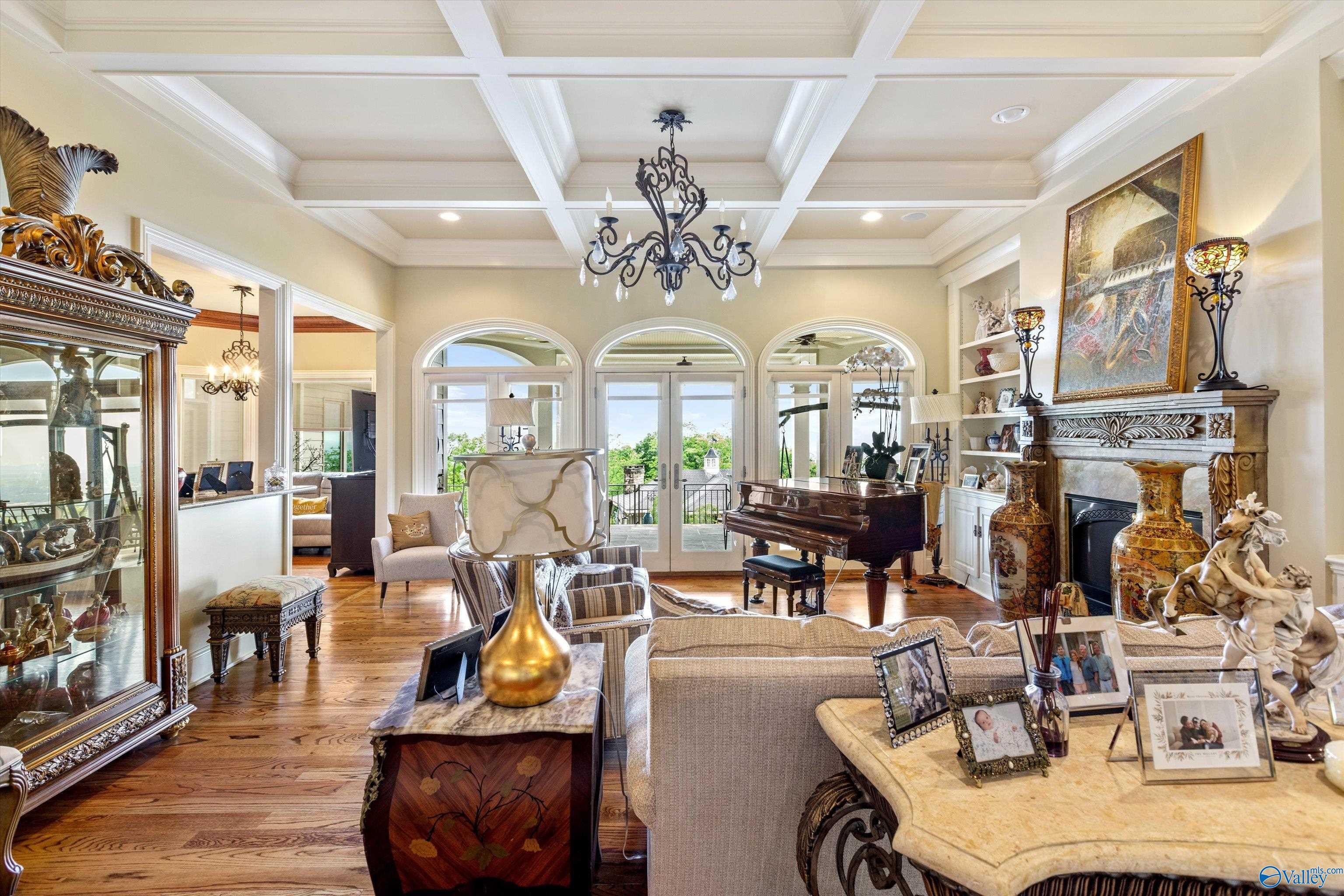 Huntsville, Alabama, 35801, United States, ,8 BathroomsBathrooms,Residential,Active,1832329