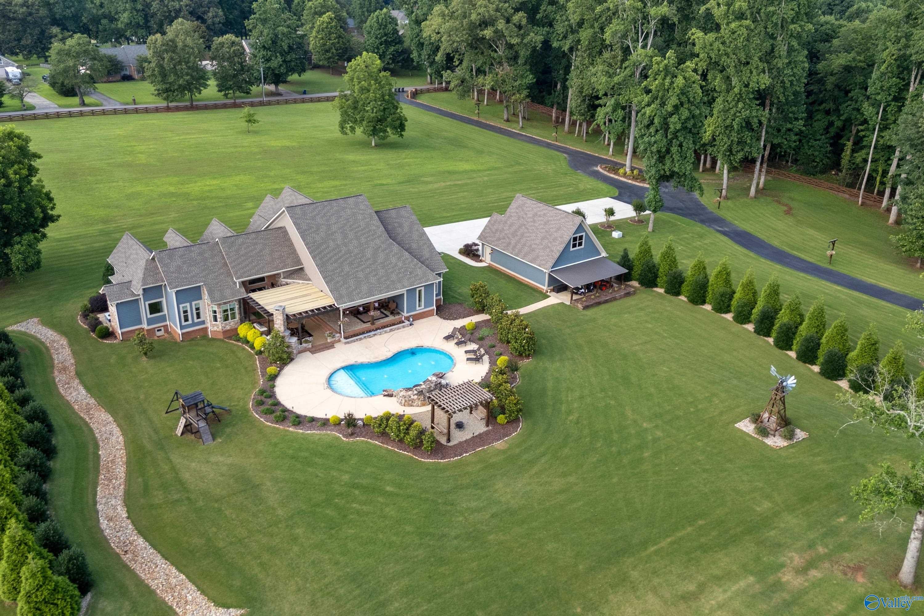 Huntsville, Alabama, 35811, United States, 3 Bedrooms Bedrooms, ,5 BathroomsBathrooms,Residential,Active,1871595