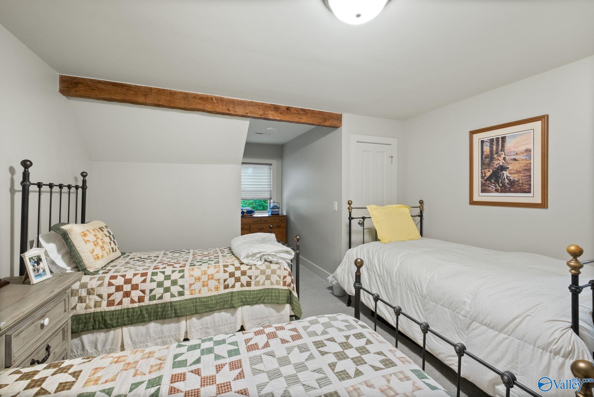 Guntersville, Alabama, 35976, United States, 5 Bedrooms Bedrooms, ,4 BathroomsBathrooms,Residential,Active,1880005