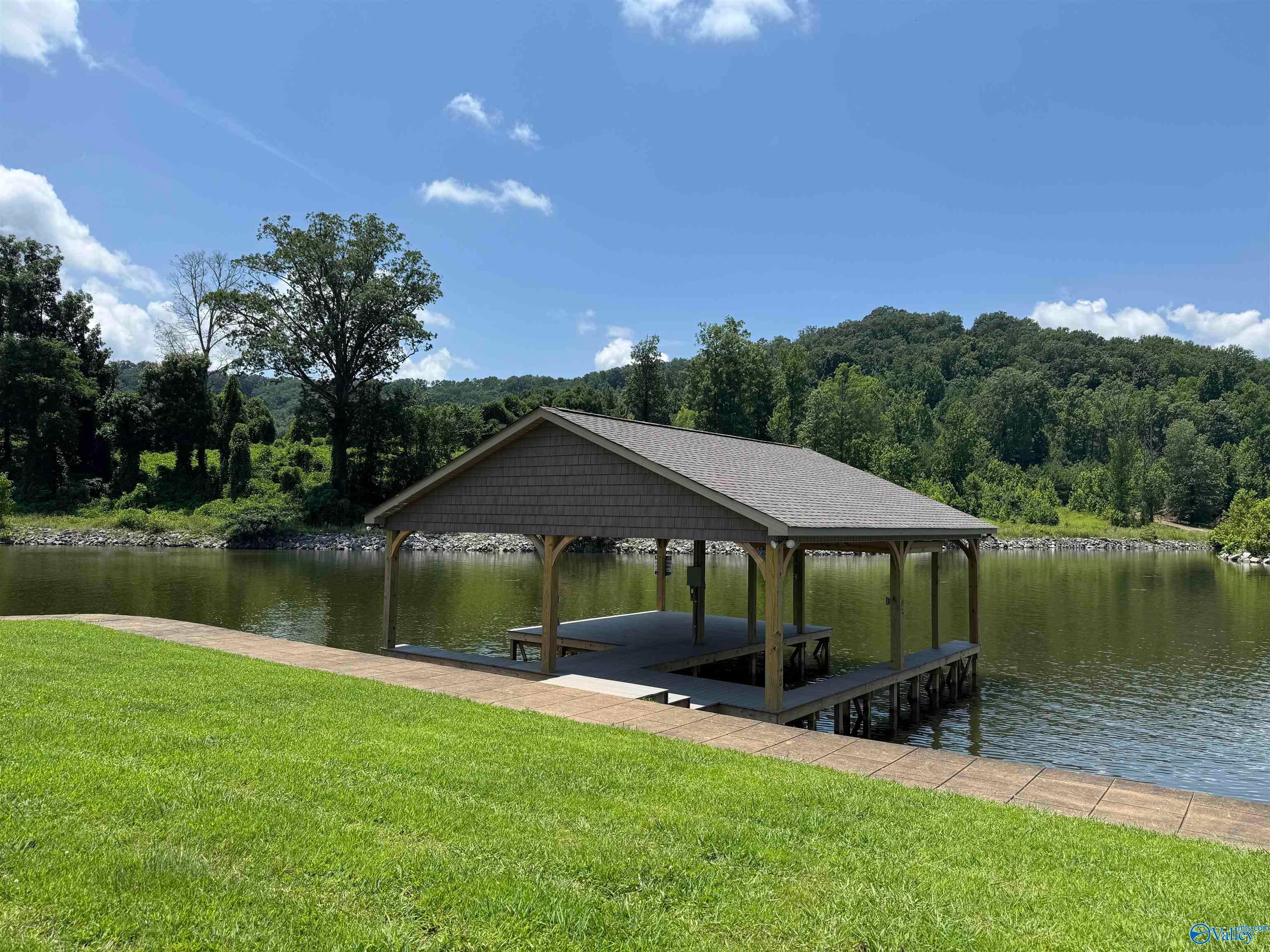 Guntersville, Alabama, 35976, United States, ,4 BathroomsBathrooms,Residential,Active,1702827