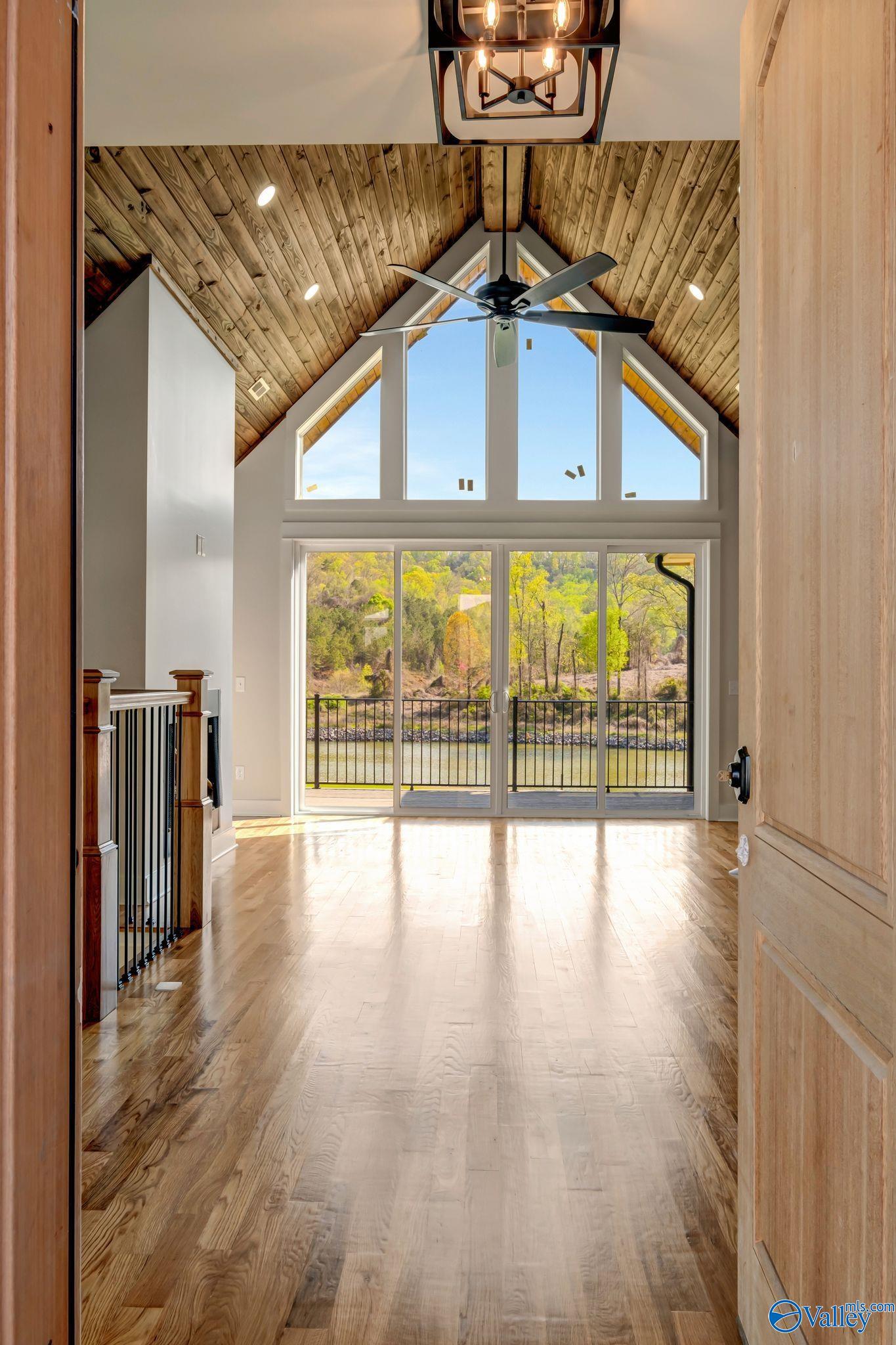 Guntersville, Alabama, 35976, United States, ,4 BathroomsBathrooms,Residential,Active,1702827