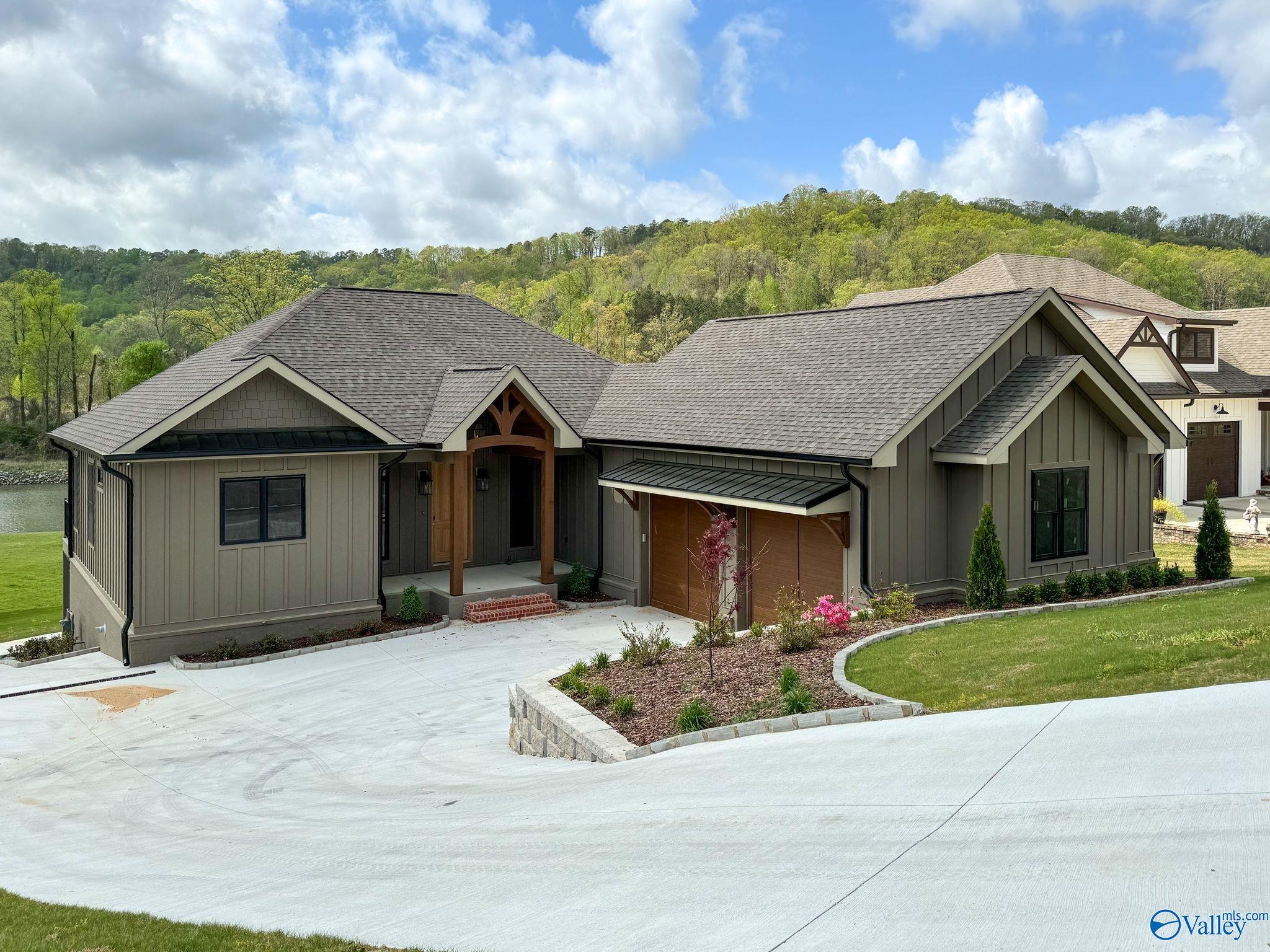 Guntersville, Alabama, 35976, United States, ,4 BathroomsBathrooms,Residential,Active,1702827