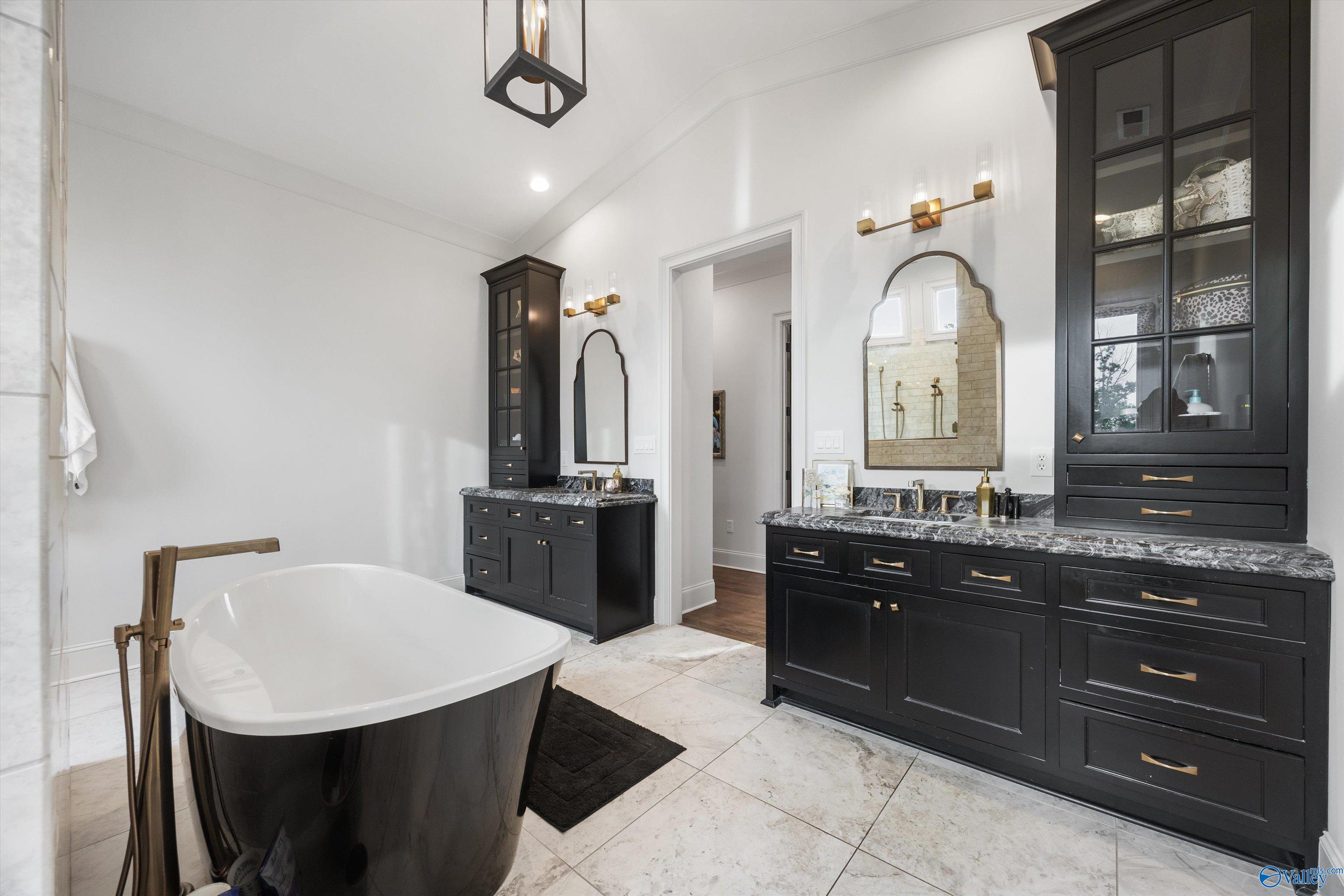 Owens Cross Roads, Alabama, 35763, United States, ,7 BathroomsBathrooms,Residential,Active,1799402