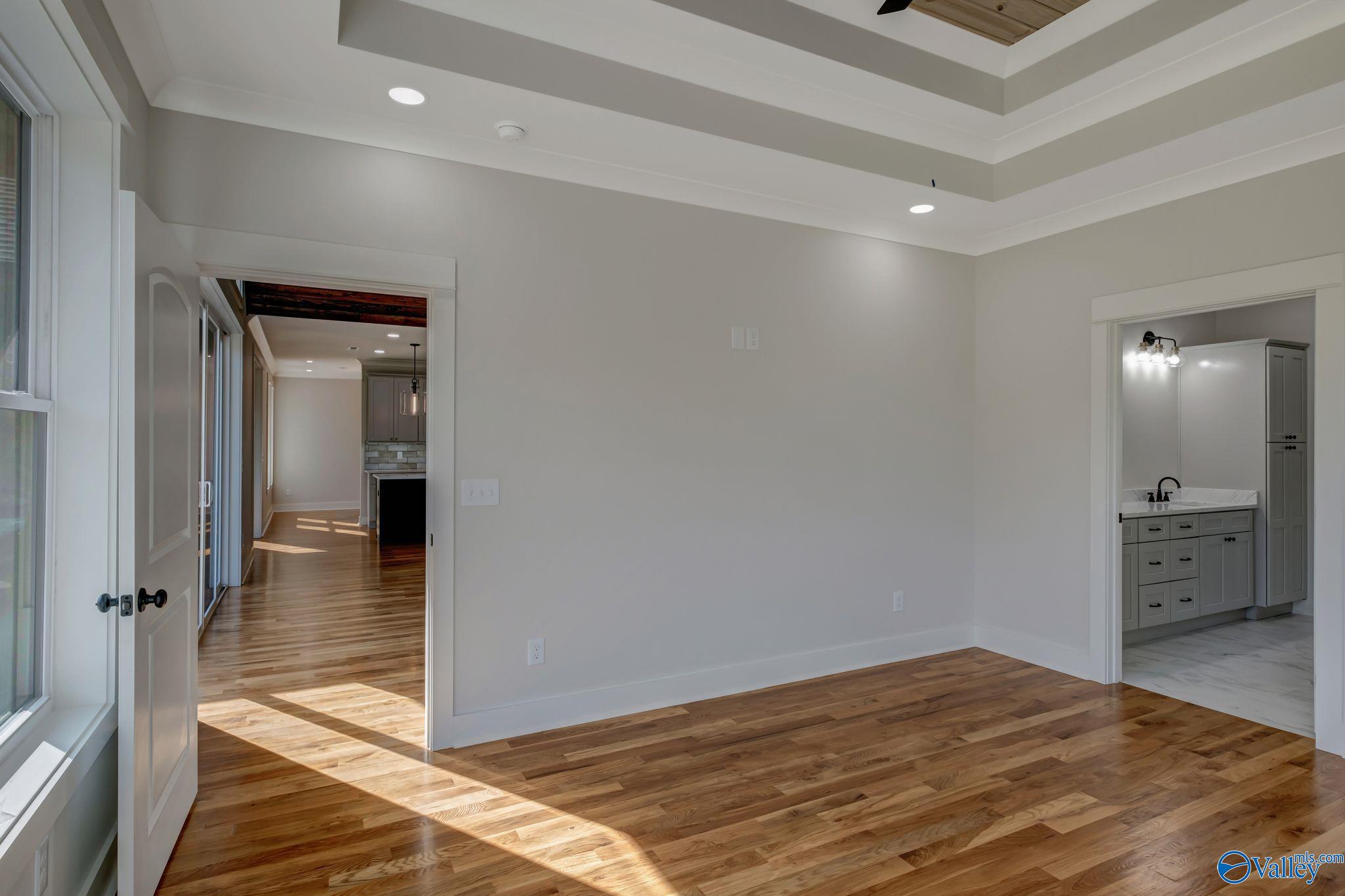 Guntersville, Alabama, 35976, United States, ,4 BathroomsBathrooms,Residential,Active,1702827