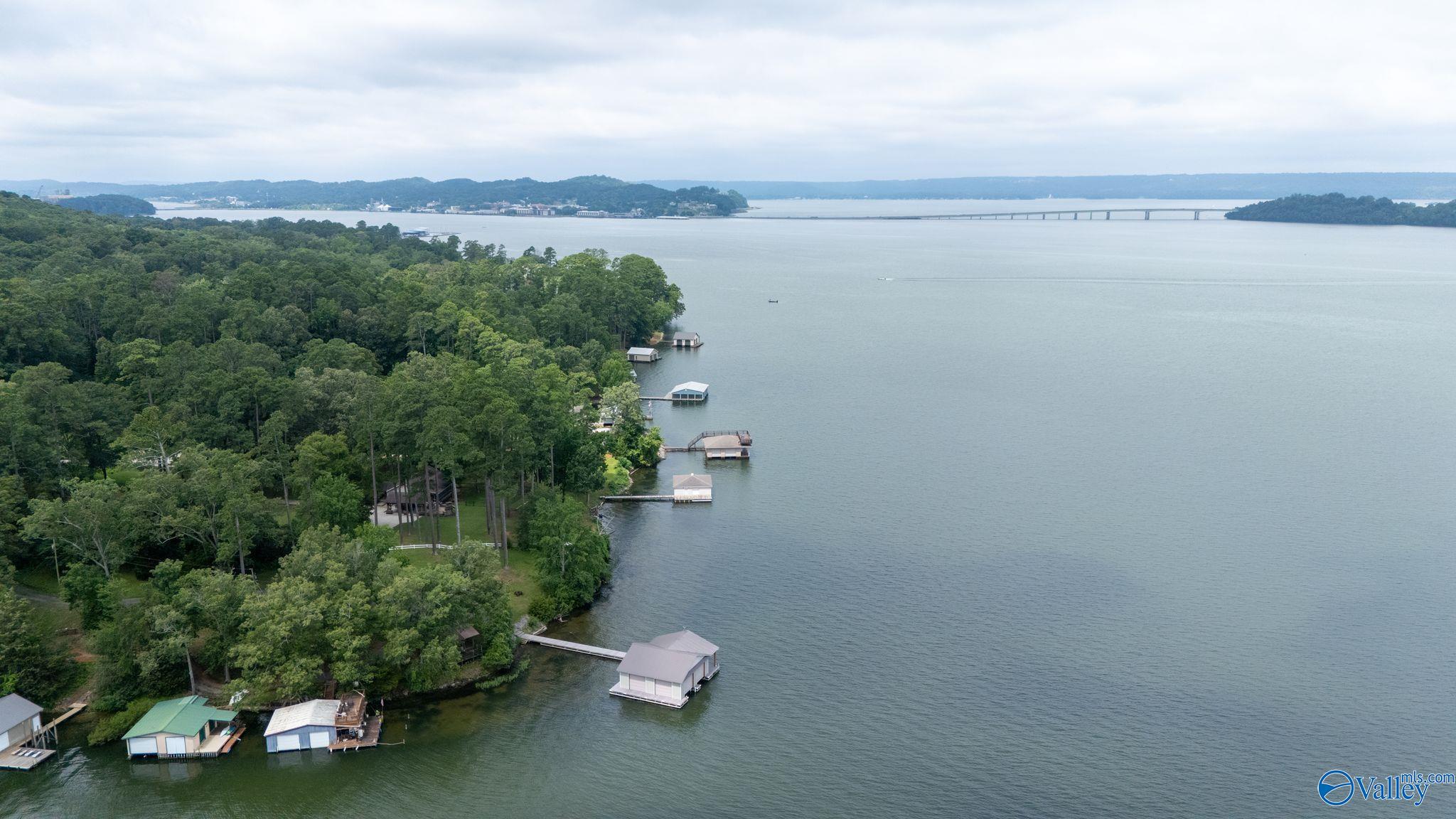 Guntersville, Alabama, 35976, United States, 5 Bedrooms Bedrooms, ,4 BathroomsBathrooms,Residential,Active,1880005