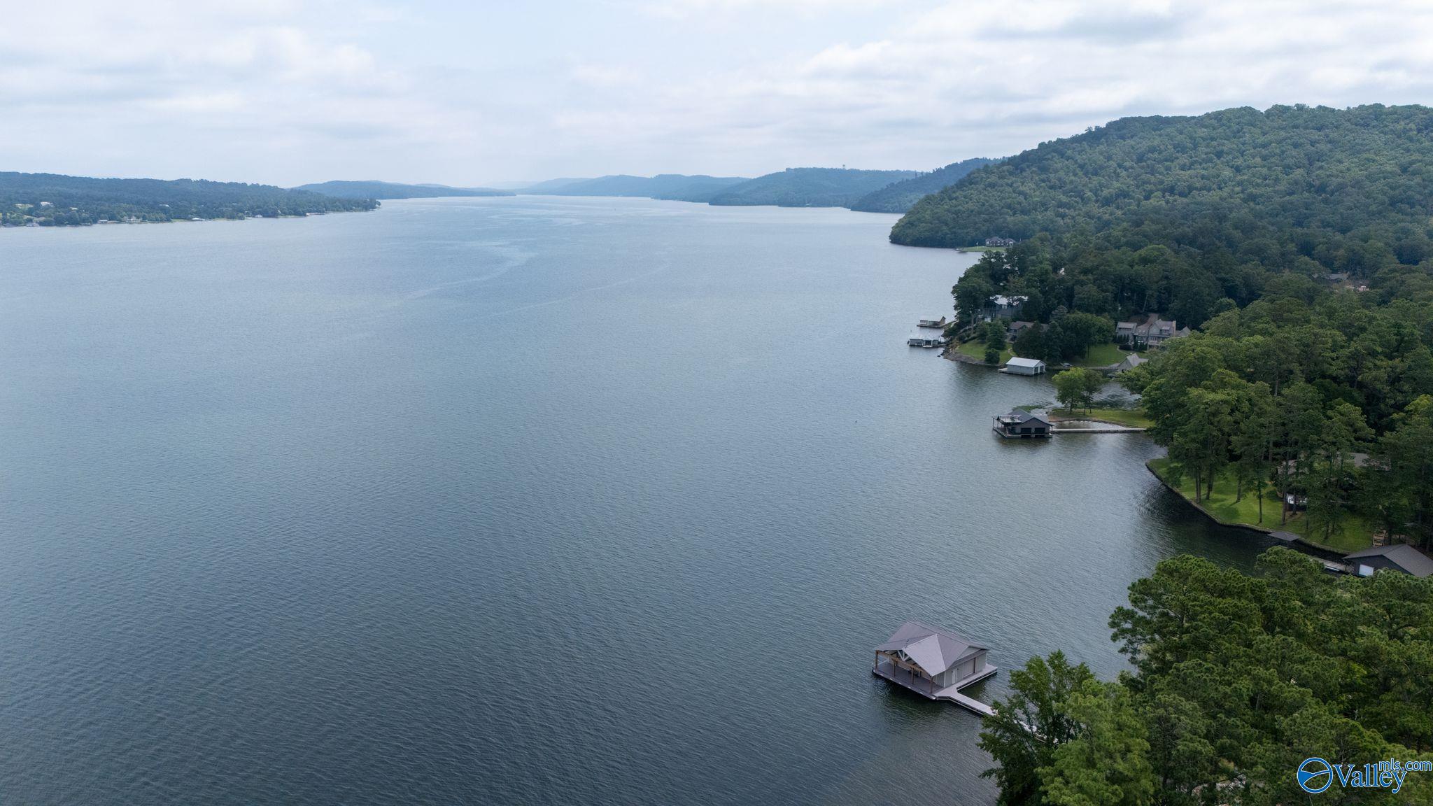 Guntersville, Alabama, 35976, United States, 5 Bedrooms Bedrooms, ,4 BathroomsBathrooms,Residential,Active,1880005