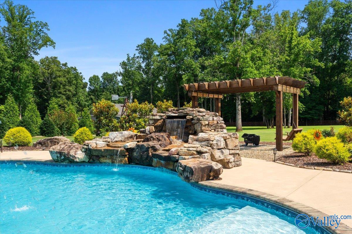 Huntsville, Alabama, 35811, United States, 3 Bedrooms Bedrooms, ,5 BathroomsBathrooms,Residential,Active,1871595