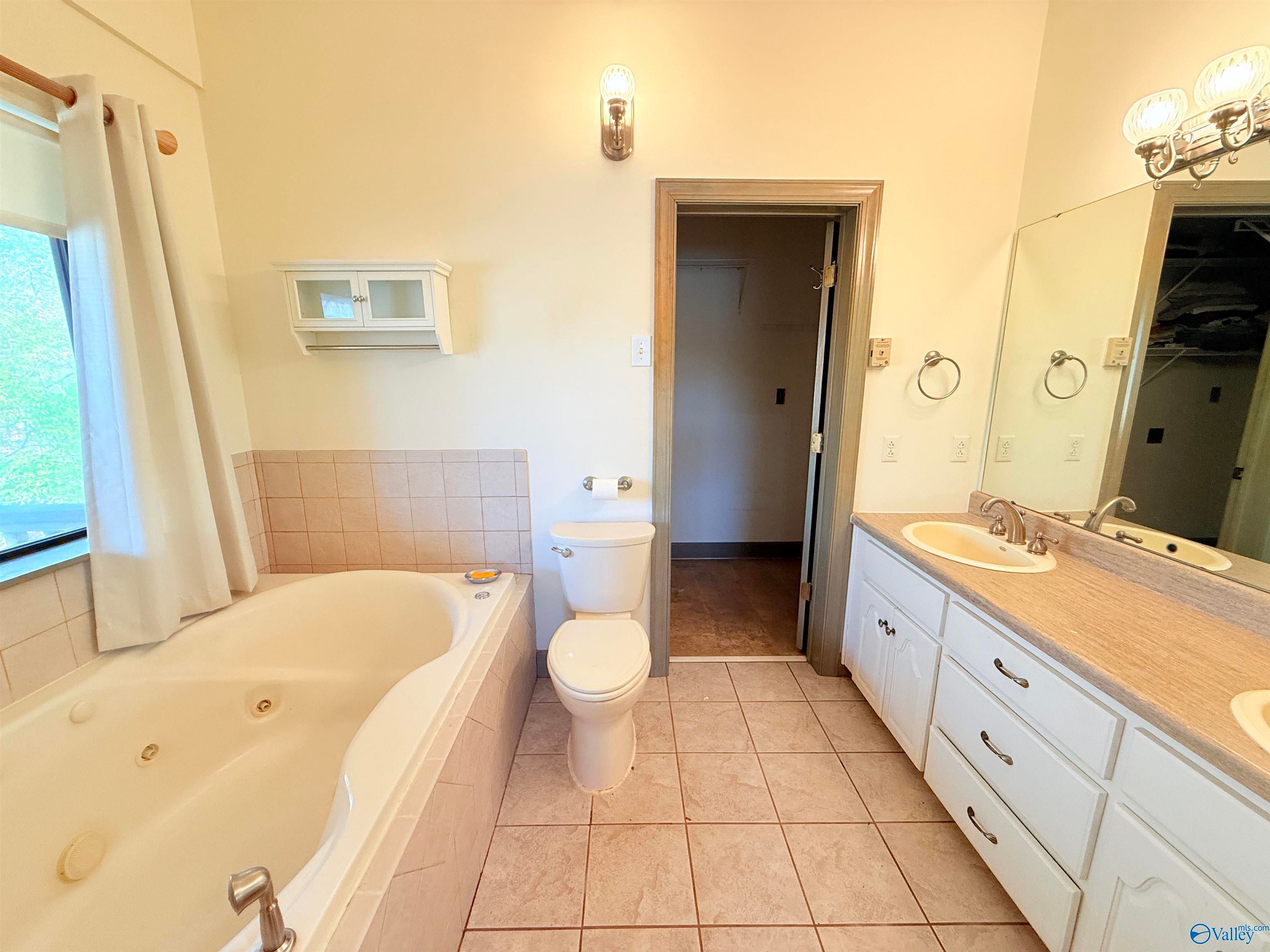 Ohatchee, Alabama, 36271, United States, 3 Bedrooms Bedrooms, ,4 BathroomsBathrooms,Residential,Active,2007316