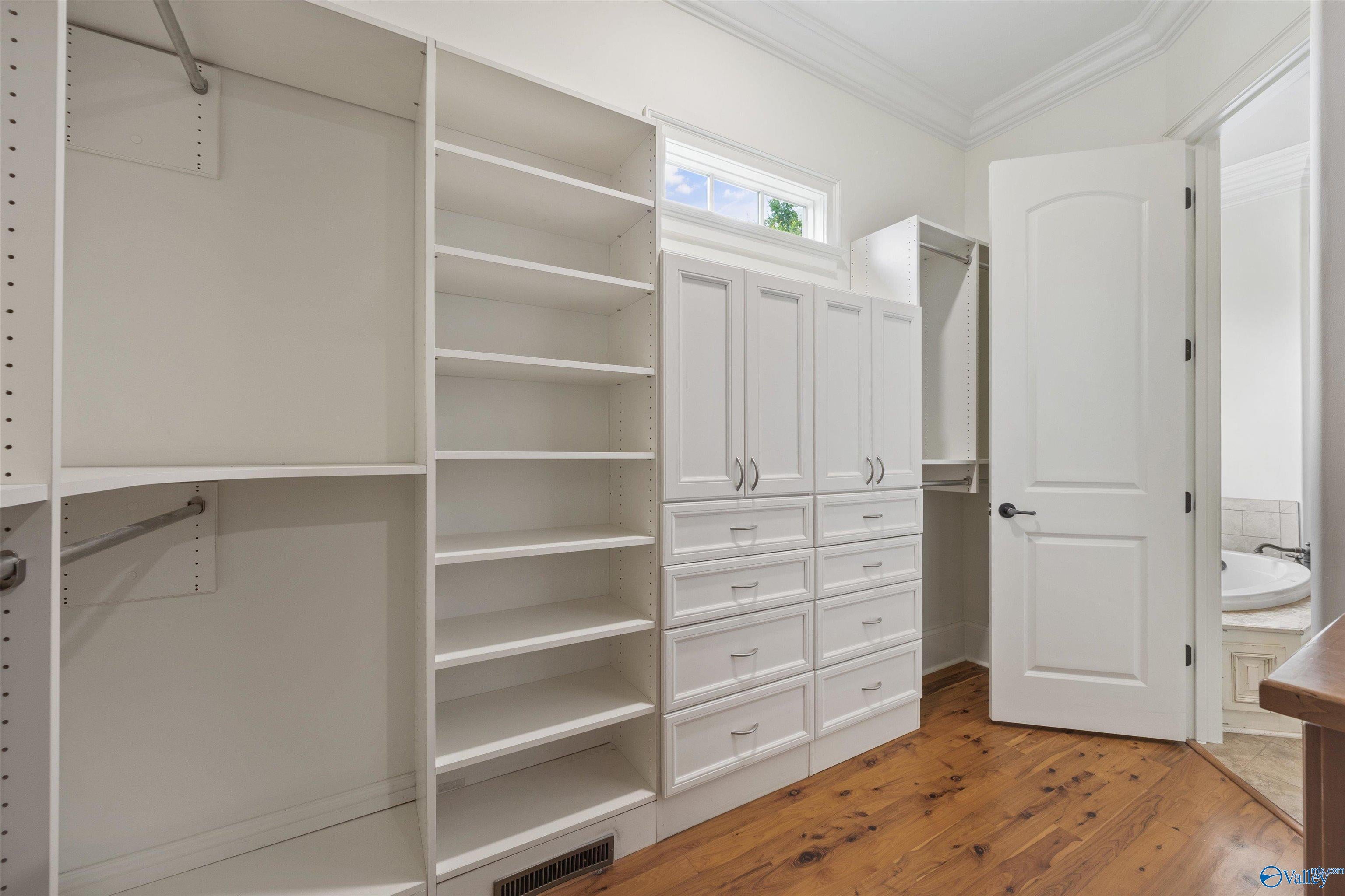 Gurley, Alabama, 35748, United States, 4 Bedrooms Bedrooms, ,5 BathroomsBathrooms,Residential,Active,1909111