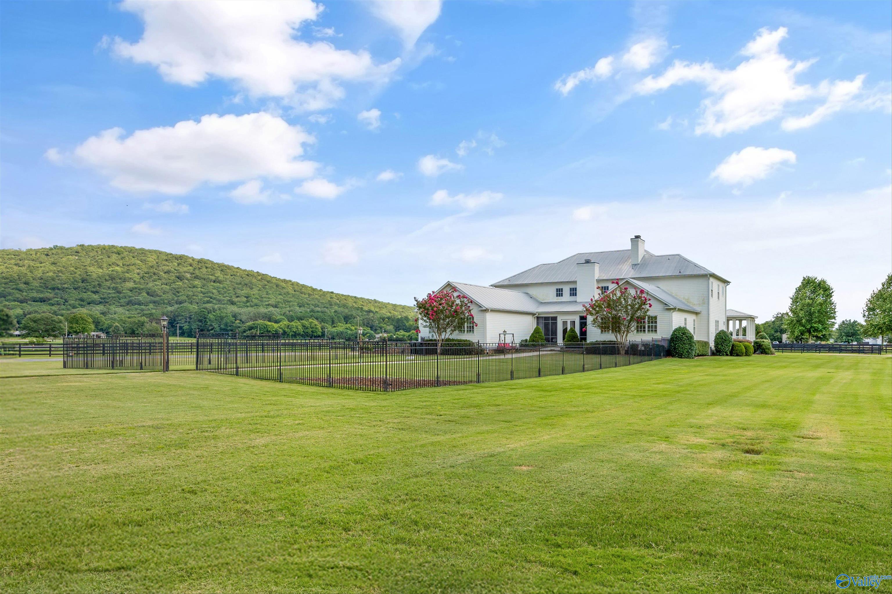 New Hope, Alabama, 35760, United States, 4 Bedrooms Bedrooms, ,5 BathroomsBathrooms,Residential,Active,1954007