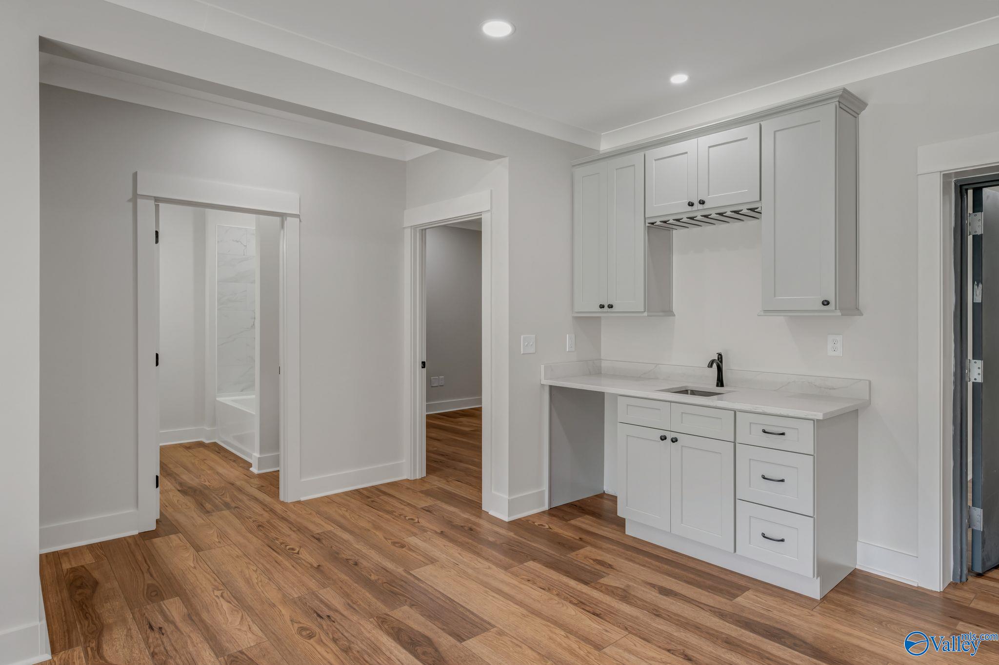 Guntersville, Alabama, 35976, United States, ,4 BathroomsBathrooms,Residential,Active,1702827