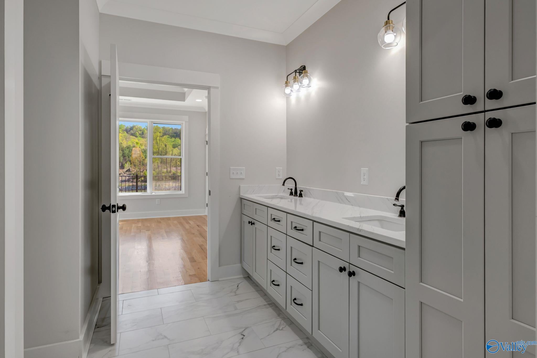 Guntersville, Alabama, 35976, United States, ,4 BathroomsBathrooms,Residential,Active,1702827