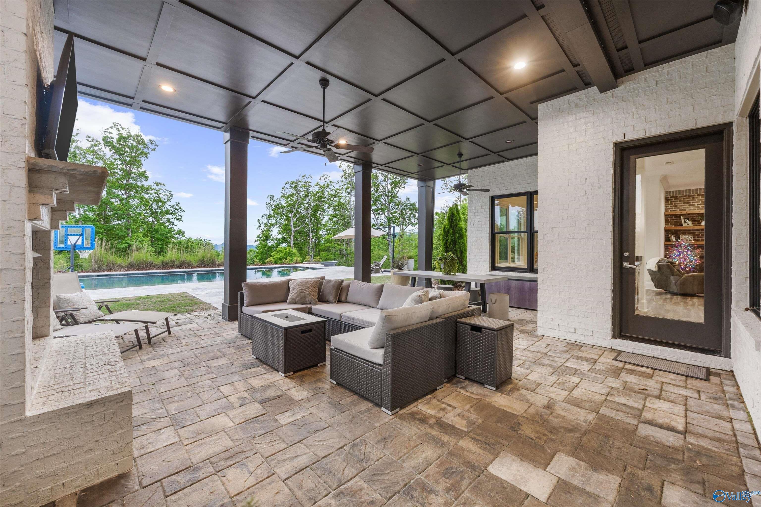 Owens Cross Roads, Alabama, 35763, United States, ,7 BathroomsBathrooms,Residential,Active,1799402