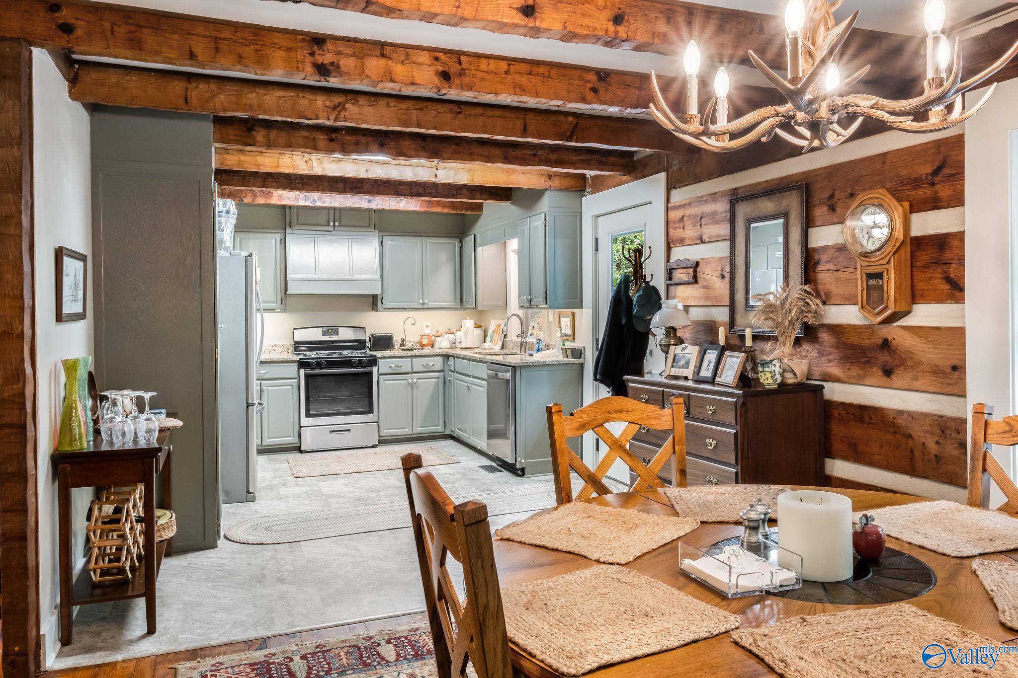 Guntersville, Alabama, 35976, United States, 5 Bedrooms Bedrooms, ,4 BathroomsBathrooms,Residential,Active,1880005