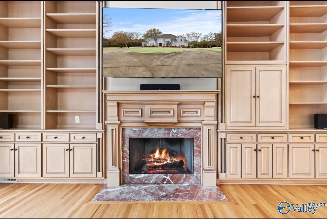 Decatur, Alabama, 35603, United States, 4 Bedrooms Bedrooms, ,5 BathroomsBathrooms,Residential,Active,2008258