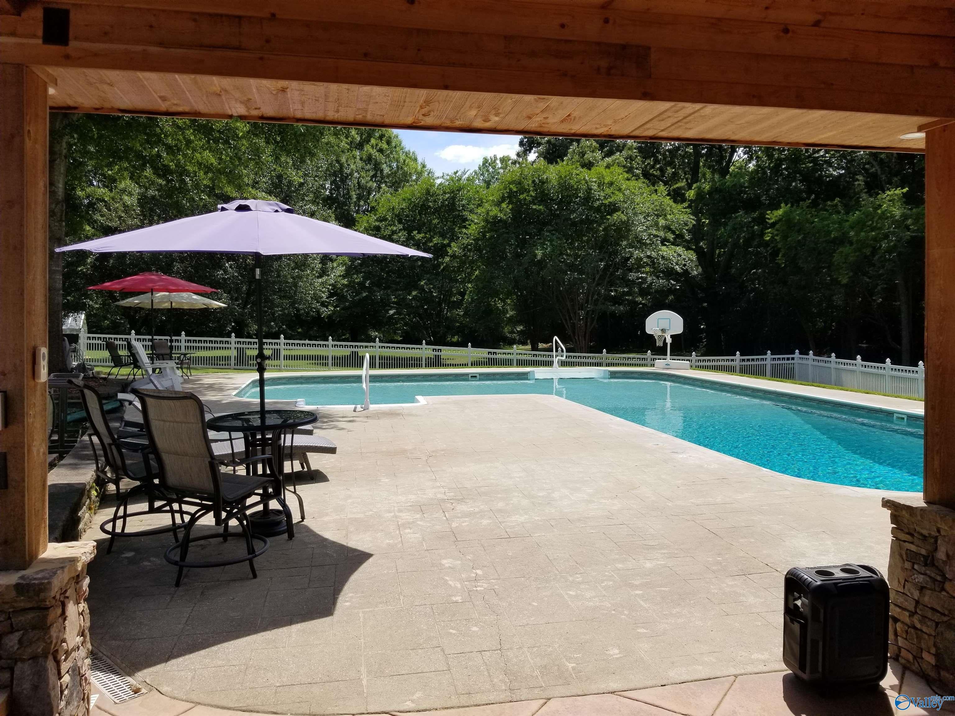 Decatur, Alabama, 35603, United States, 4 Bedrooms Bedrooms, ,5 BathroomsBathrooms,Residential,Active,2008258