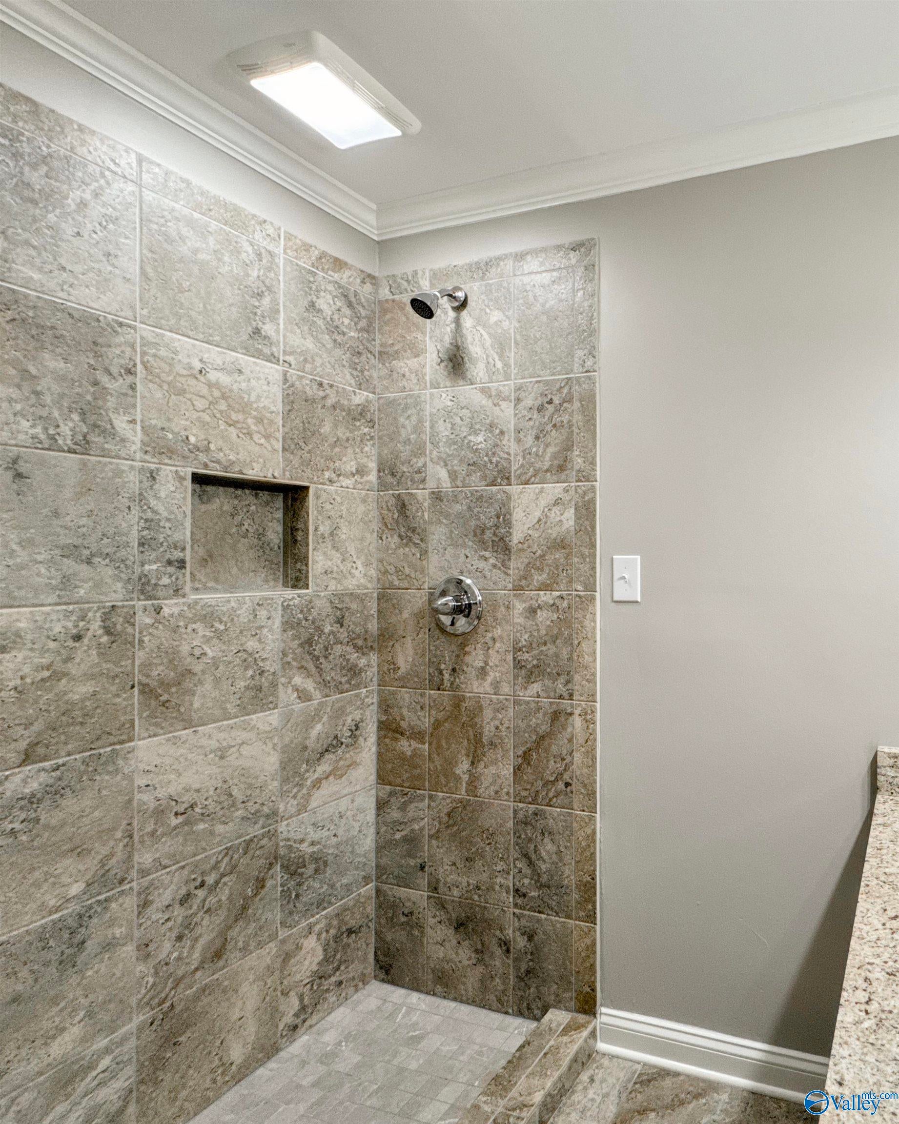 Decatur, Alabama, 35603, United States, 5 Bedrooms Bedrooms, ,5 BathroomsBathrooms,Residential,Active,1972133