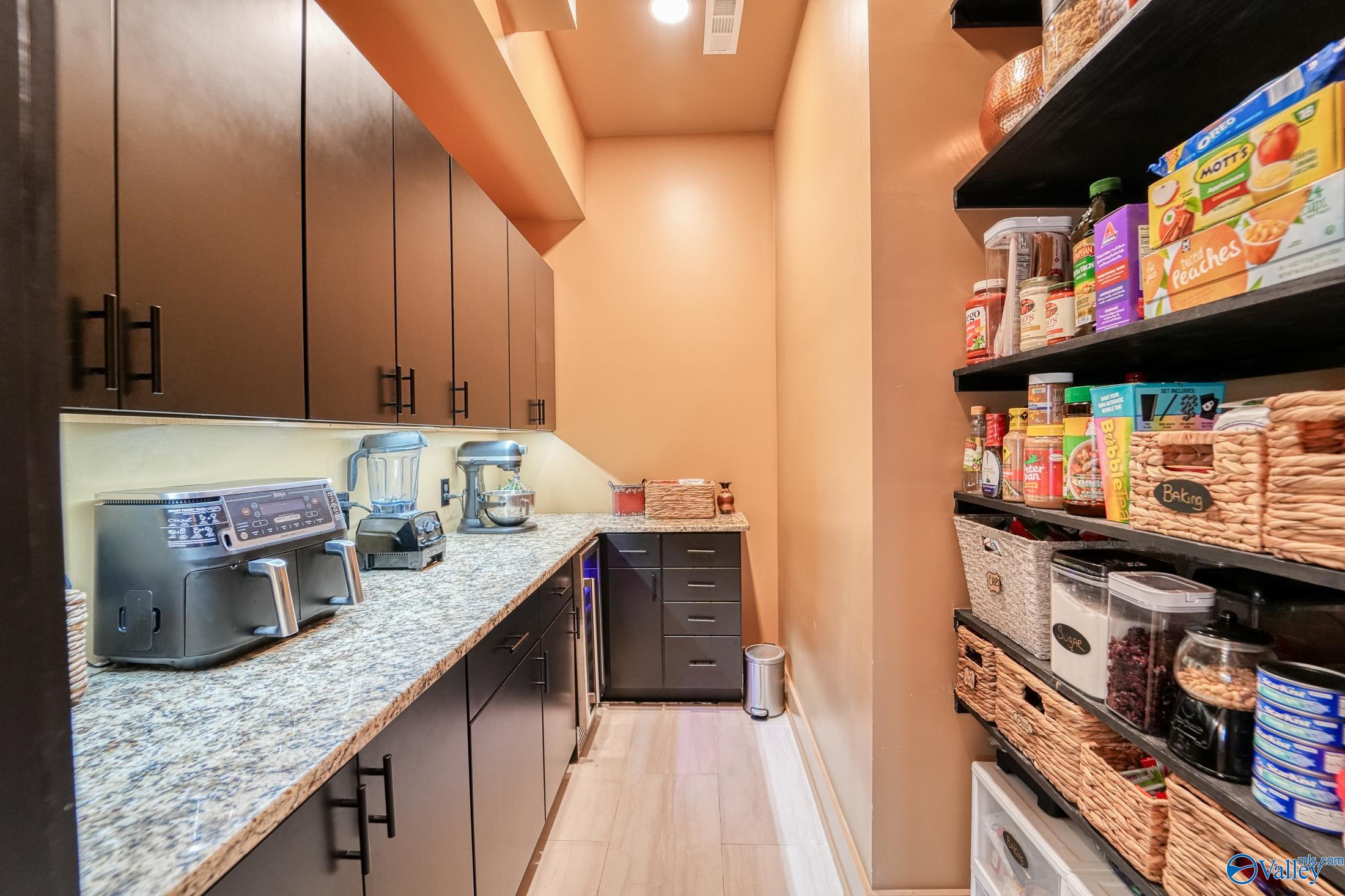 Huntsville, Alabama, 35803, United States, 4 Bedrooms Bedrooms, ,4 BathroomsBathrooms,Residential,Active,1996296