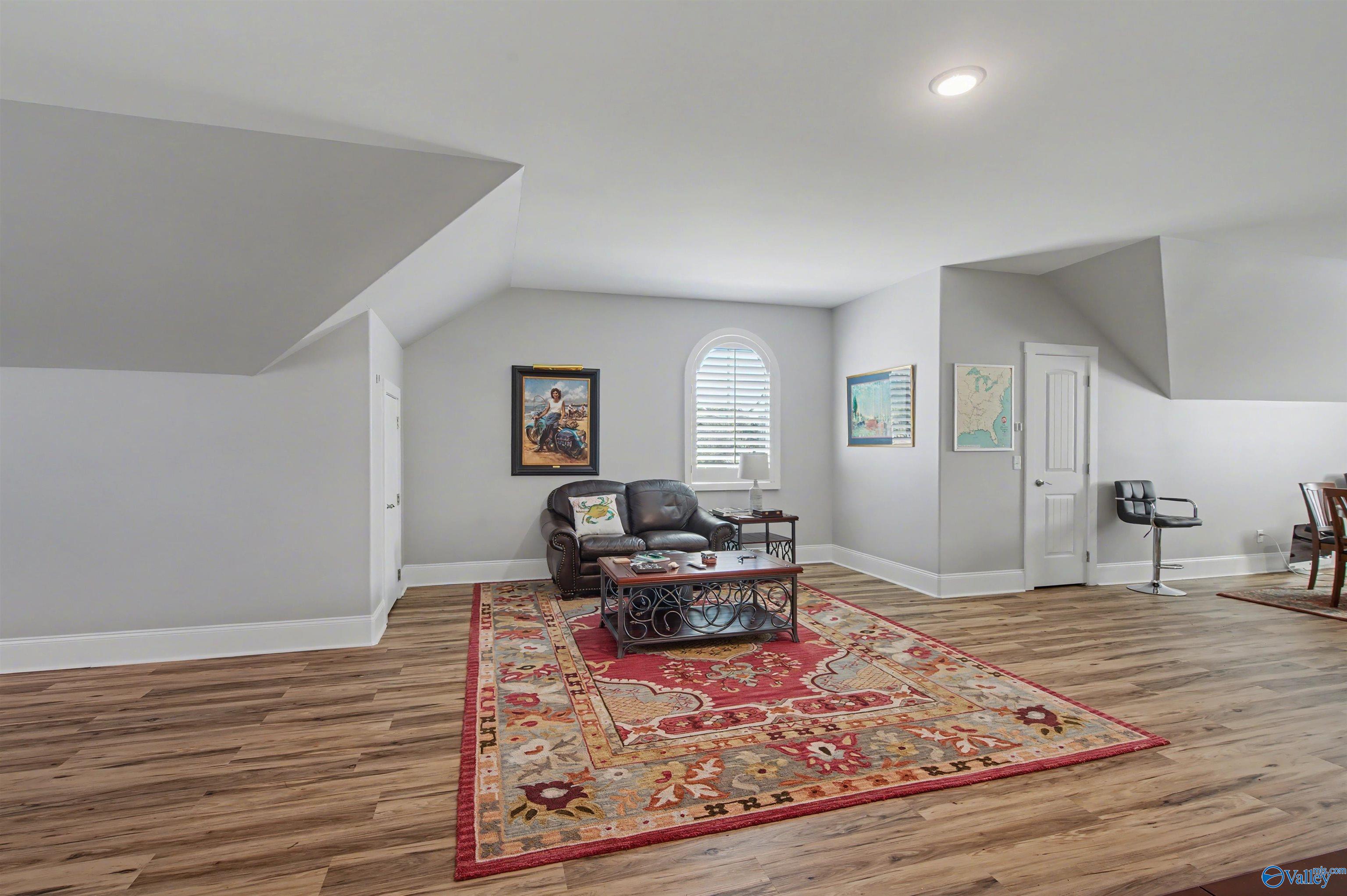 Guntersville, Alabama, 35976, United States, 3 Bedrooms Bedrooms, ,3 BathroomsBathrooms,Residential,Active,2011430