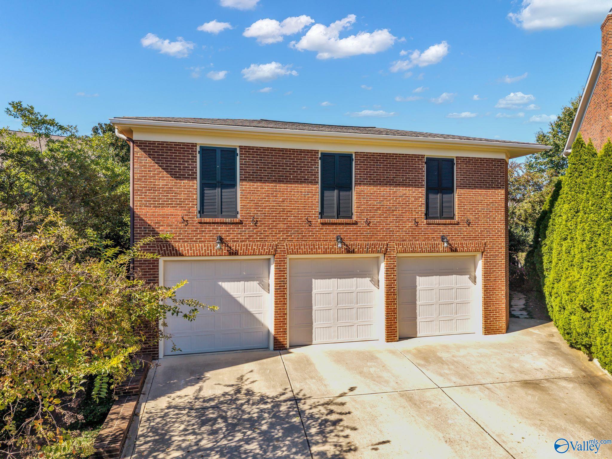 Huntsville, Alabama, 35806, United States, 4 Bedrooms Bedrooms, ,5 BathroomsBathrooms,Residential,Active,1985848