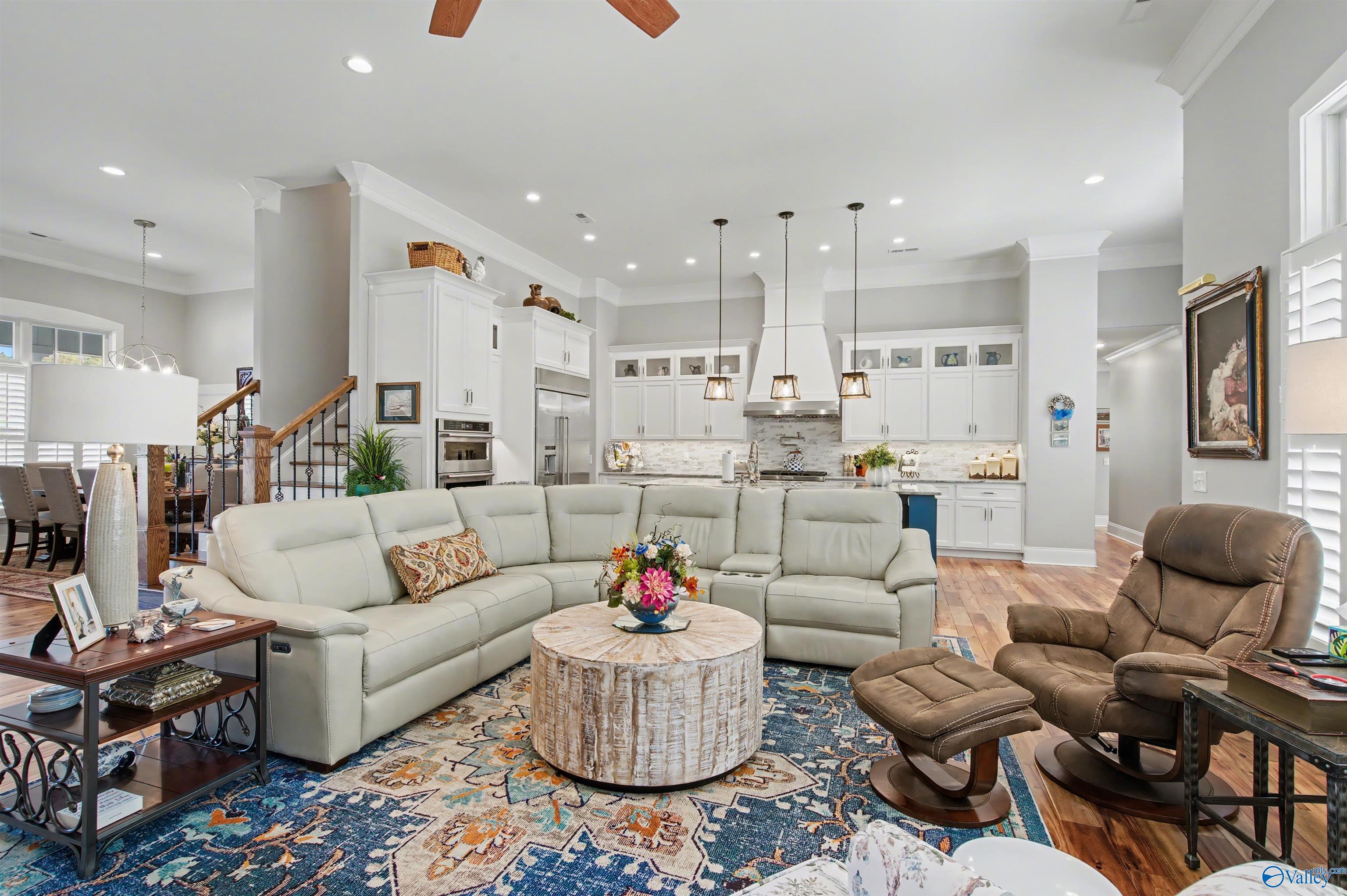 Guntersville, Alabama, 35976, United States, 3 Bedrooms Bedrooms, ,3 BathroomsBathrooms,Residential,Active,2011430