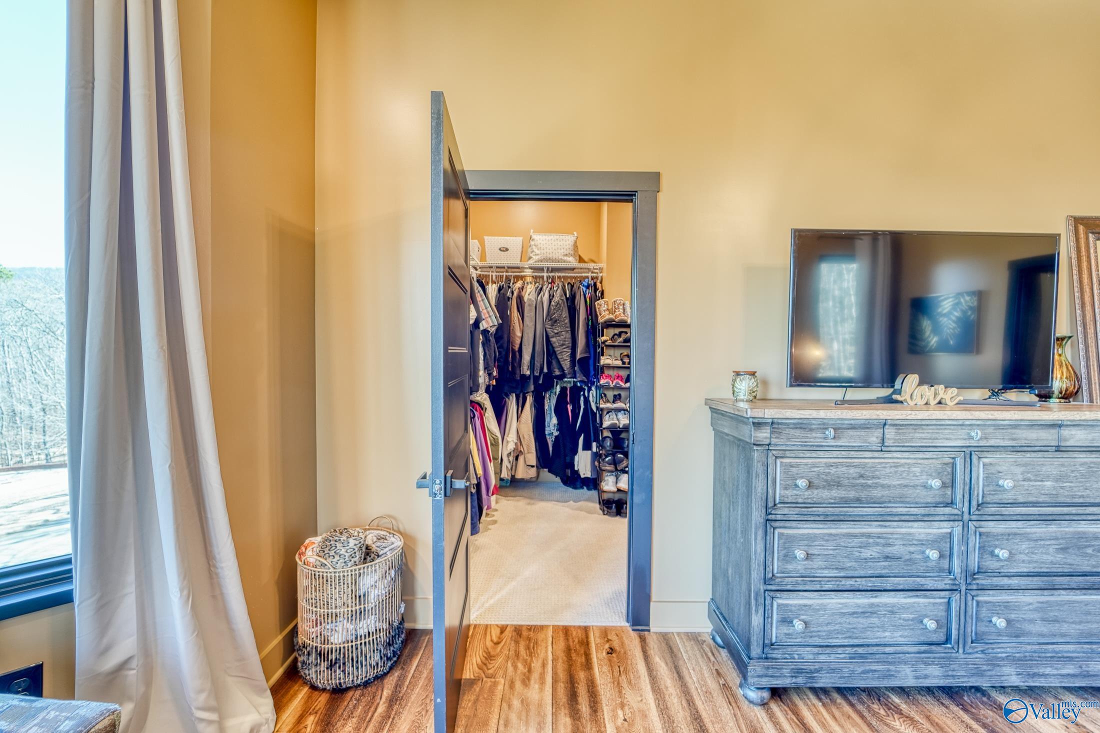 Huntsville, Alabama, 35803, United States, 4 Bedrooms Bedrooms, ,4 BathroomsBathrooms,Residential,Active,1996296