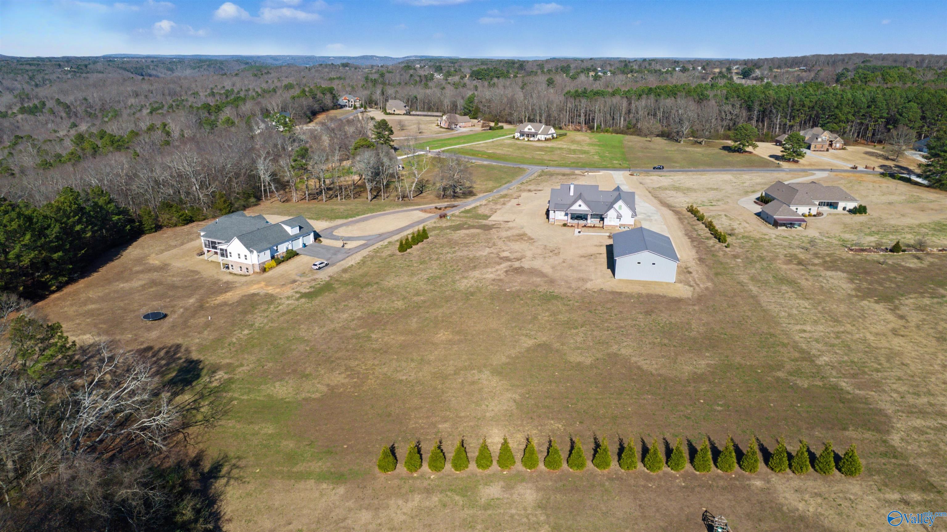 Guntersville, Alabama, 35976, United States, 3 Bedrooms Bedrooms, ,3 BathroomsBathrooms,Residential,Active,2011430