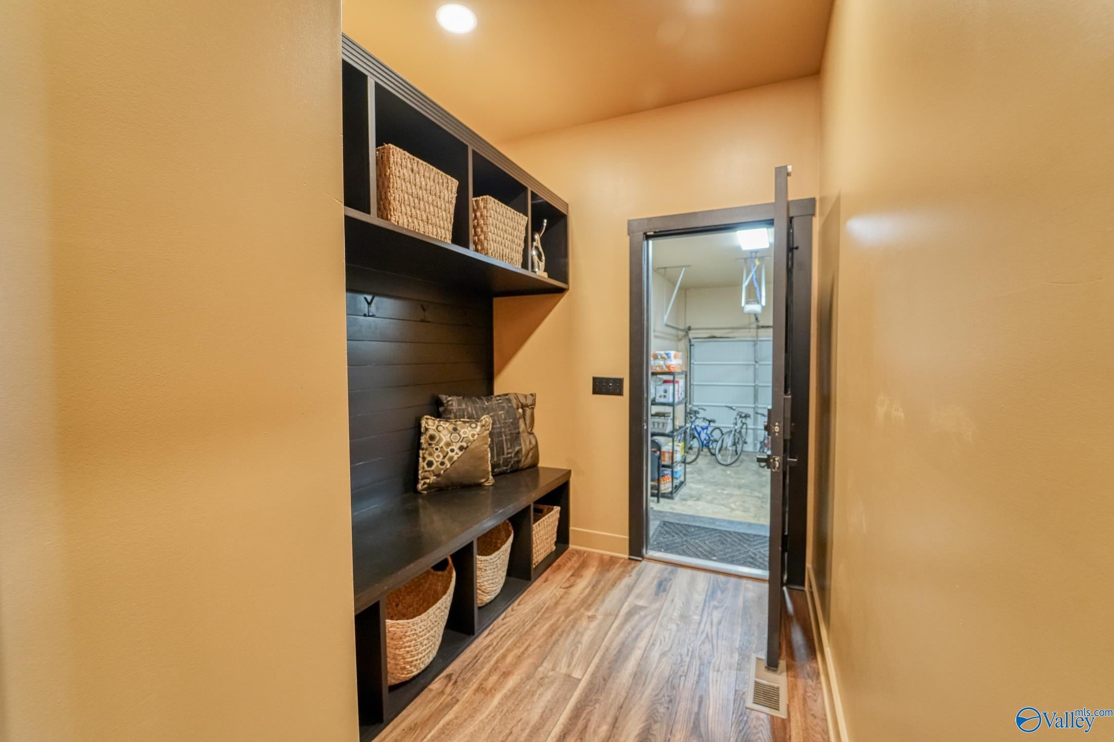 Huntsville, Alabama, 35803, United States, 4 Bedrooms Bedrooms, ,4 BathroomsBathrooms,Residential,Active,1996296