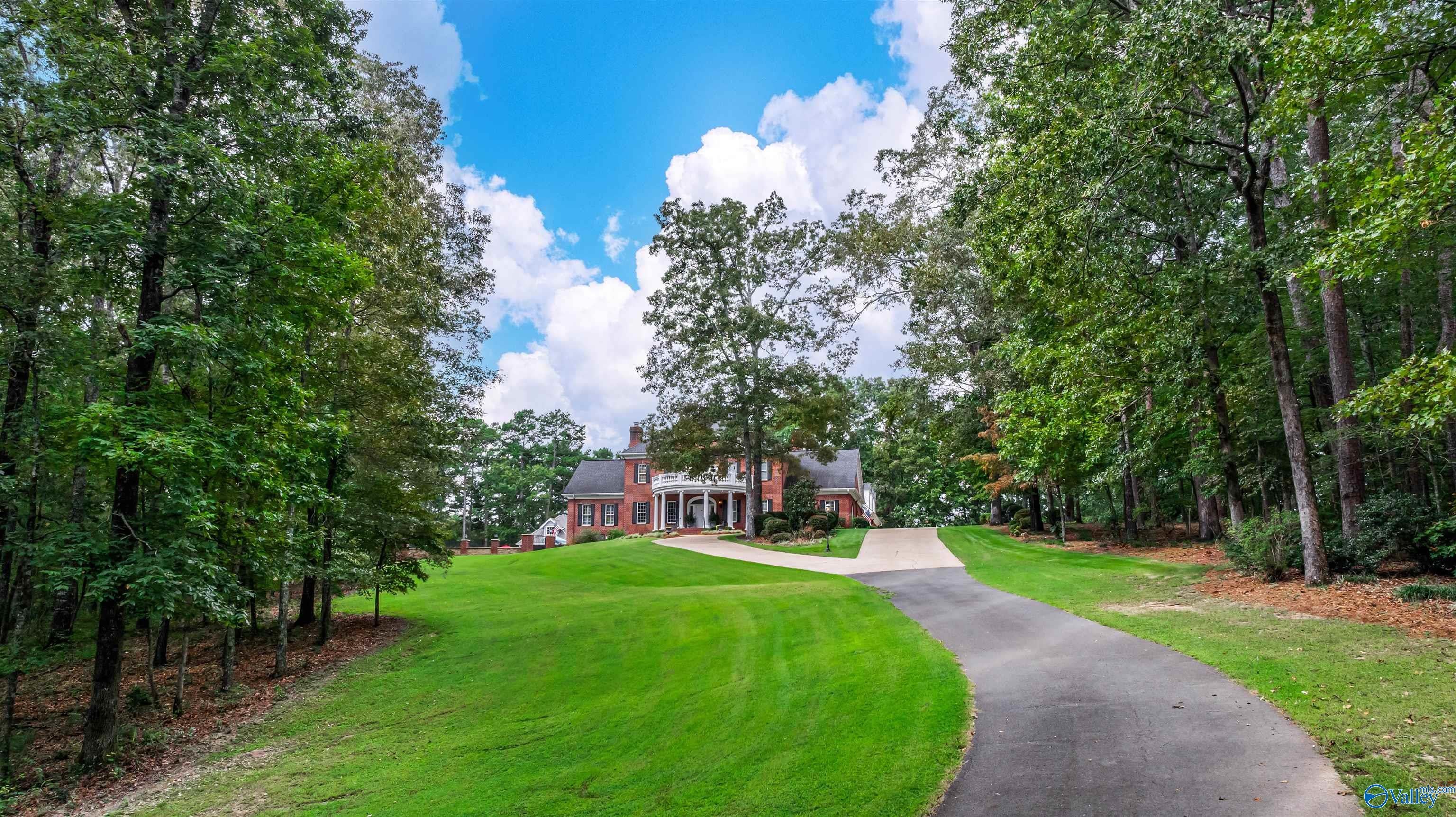 Fort Payne, Alabama, 35968, United States, 4 Bedrooms Bedrooms, ,6 BathroomsBathrooms,Residential,Active,1944095