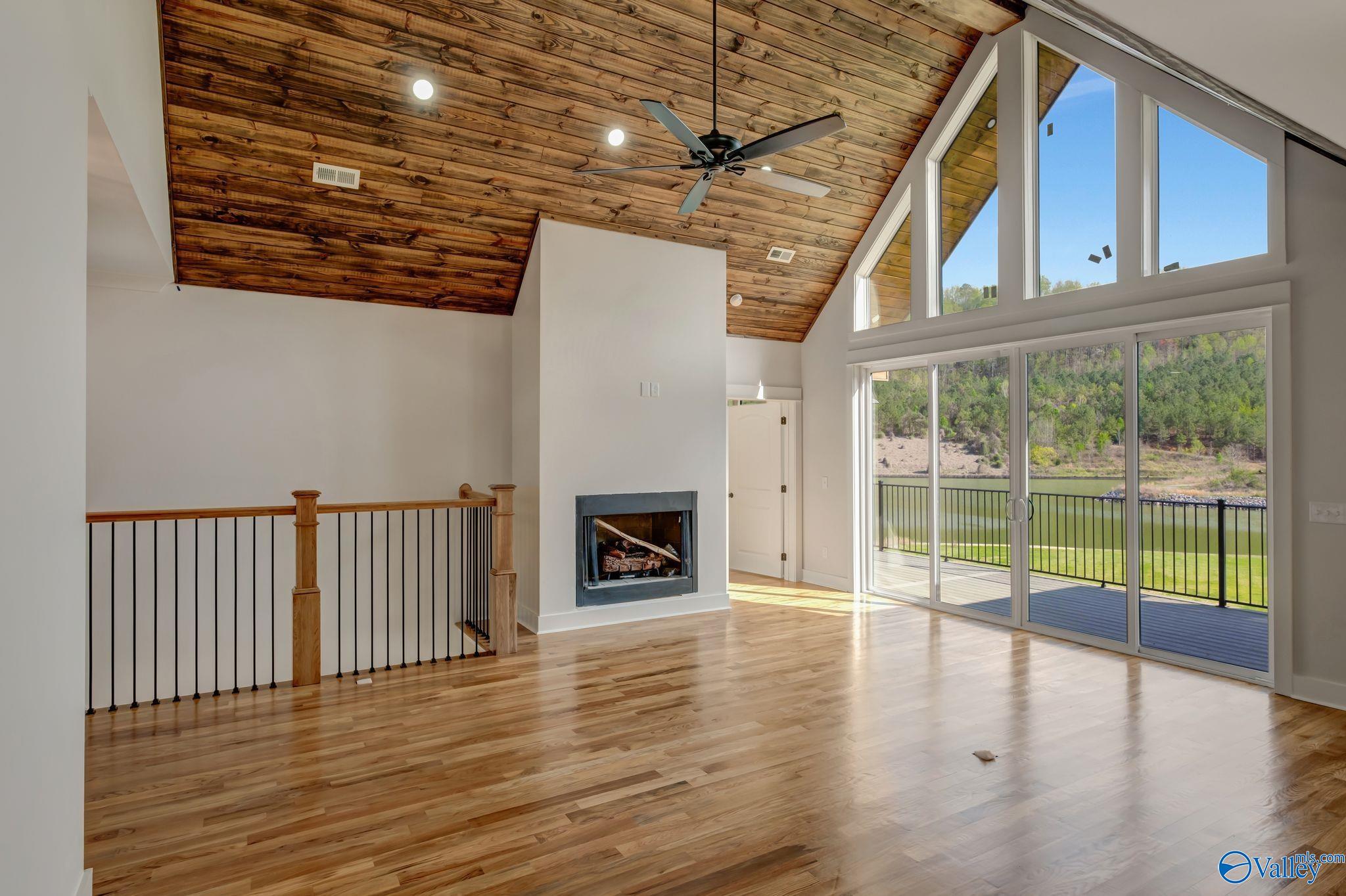 Guntersville, Alabama, 35976, United States, ,4 BathroomsBathrooms,Residential,Active,1702827