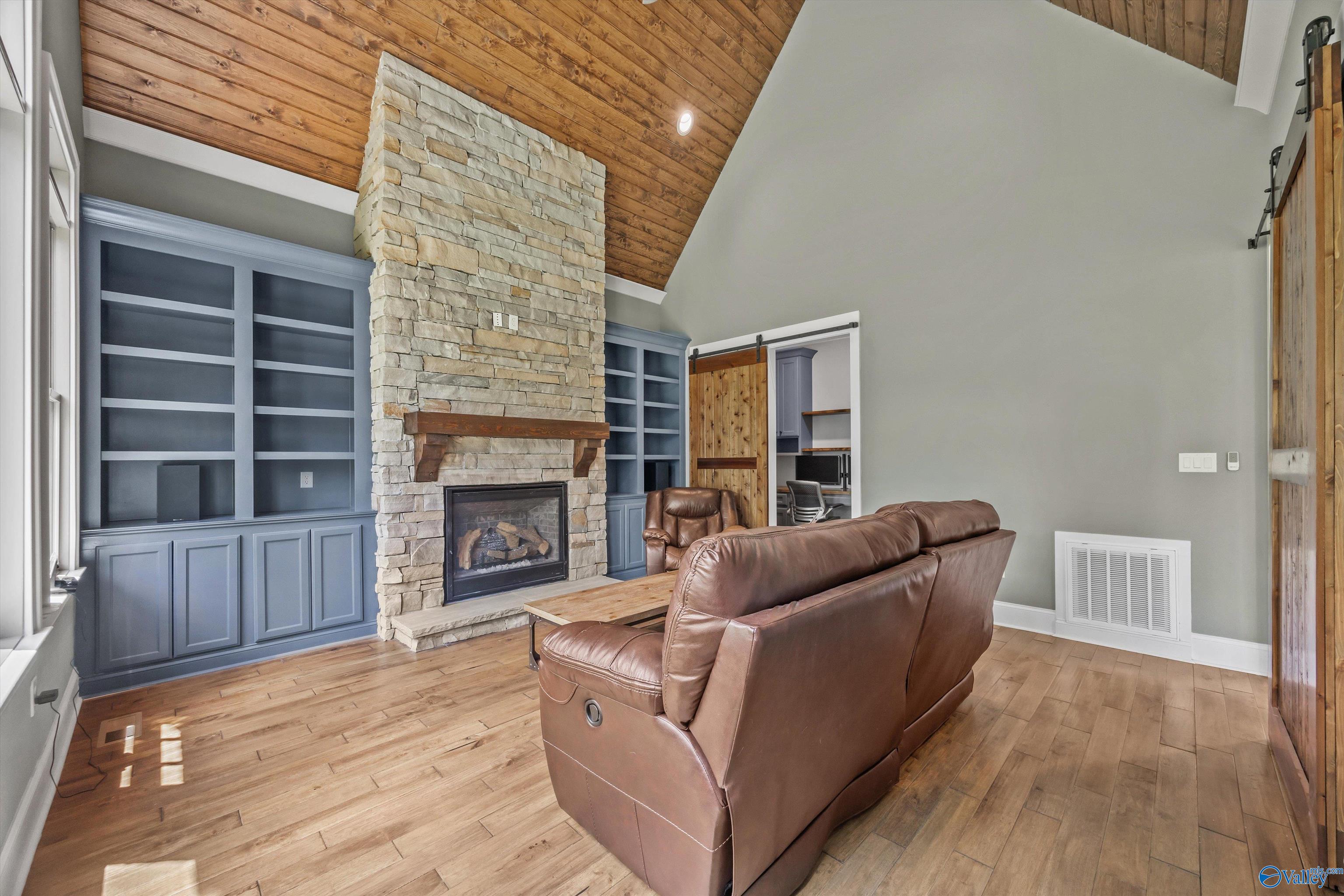 Gurley, Alabama, 35748, United States, 5 Bedrooms Bedrooms, ,7 BathroomsBathrooms,Residential,Active,1834465