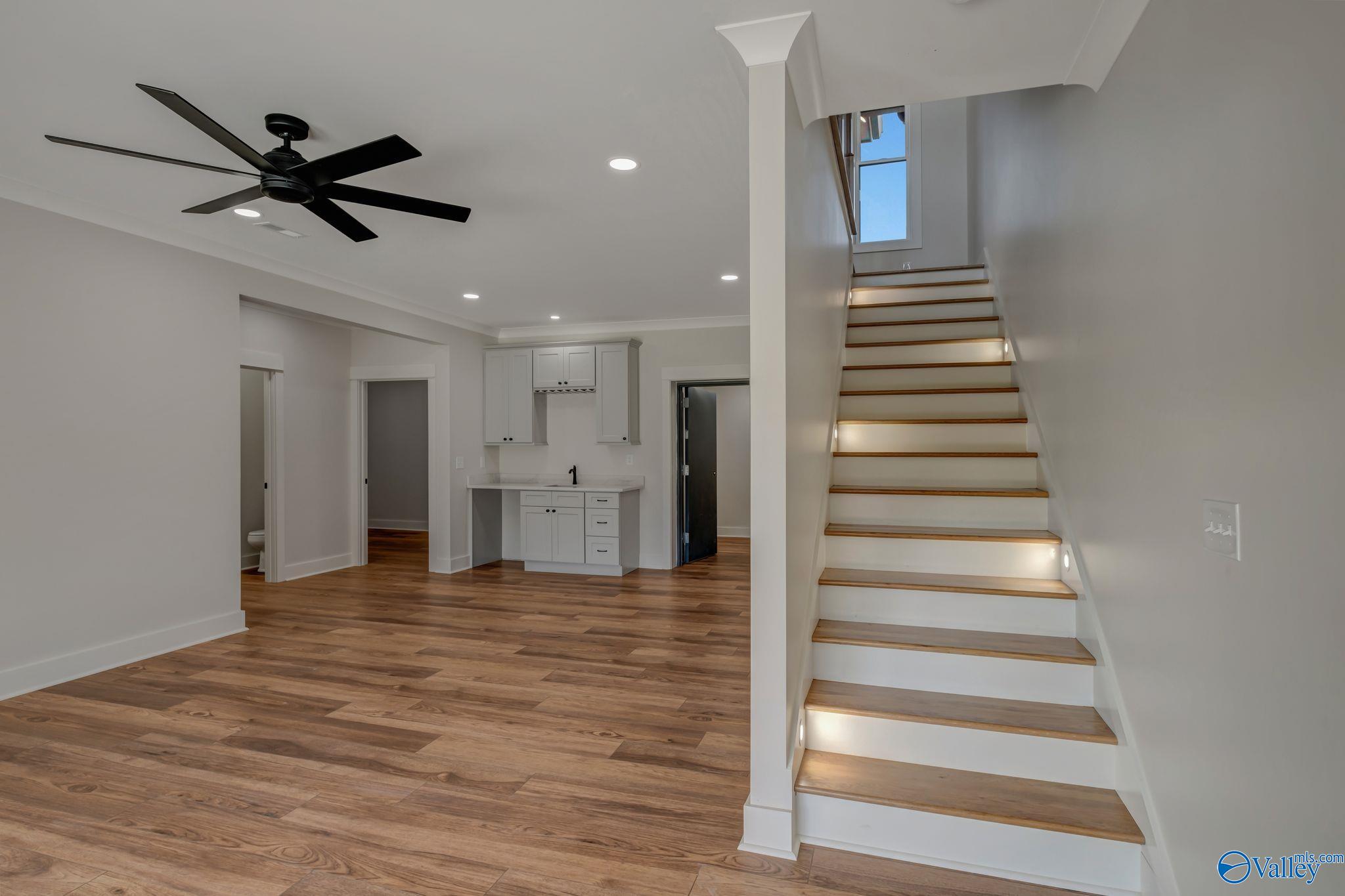 Guntersville, Alabama, 35976, United States, ,4 BathroomsBathrooms,Residential,Active,1702827