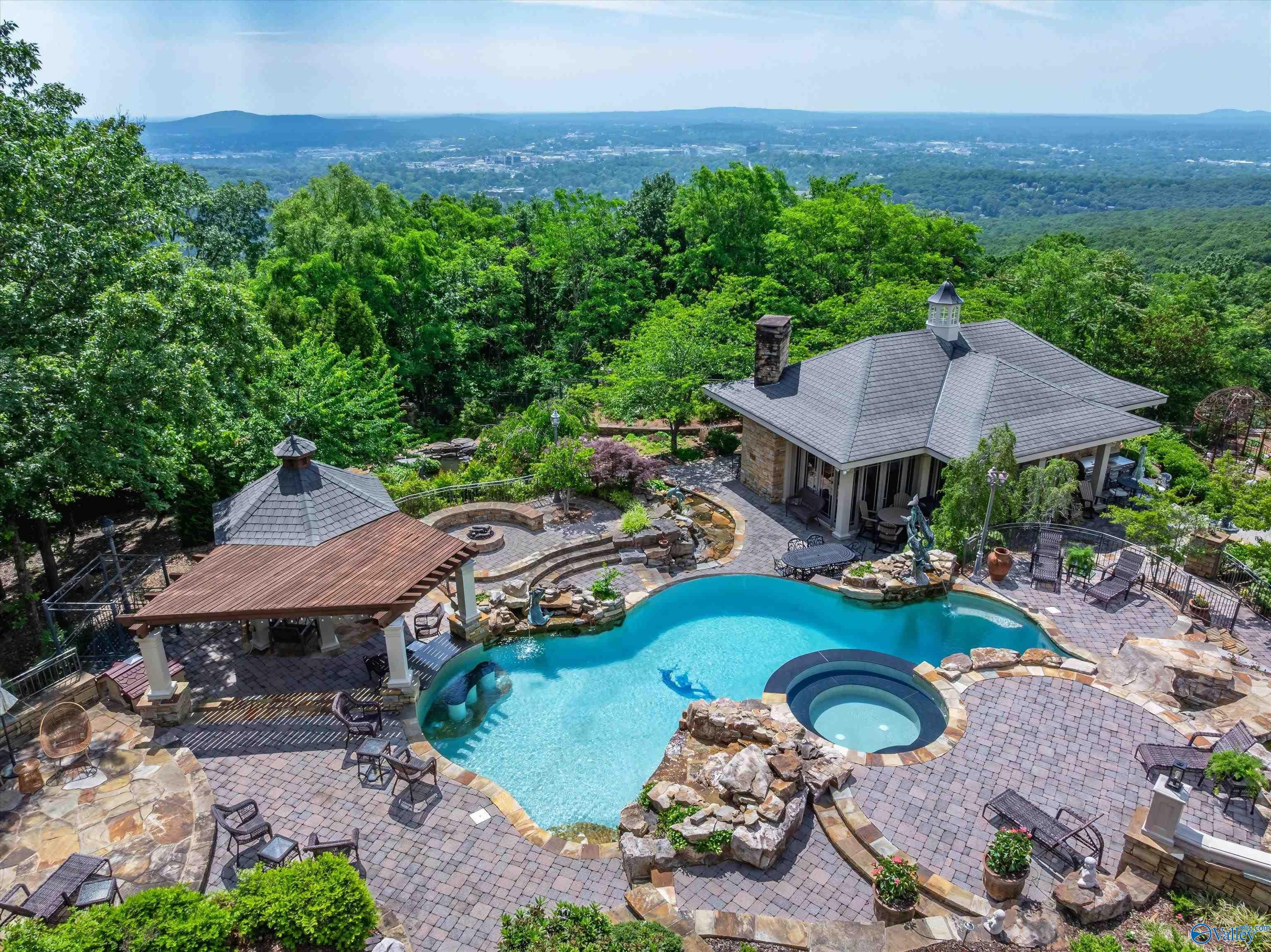 Huntsville, Alabama, 35801, United States, ,8 BathroomsBathrooms,Residential,Active,1832329