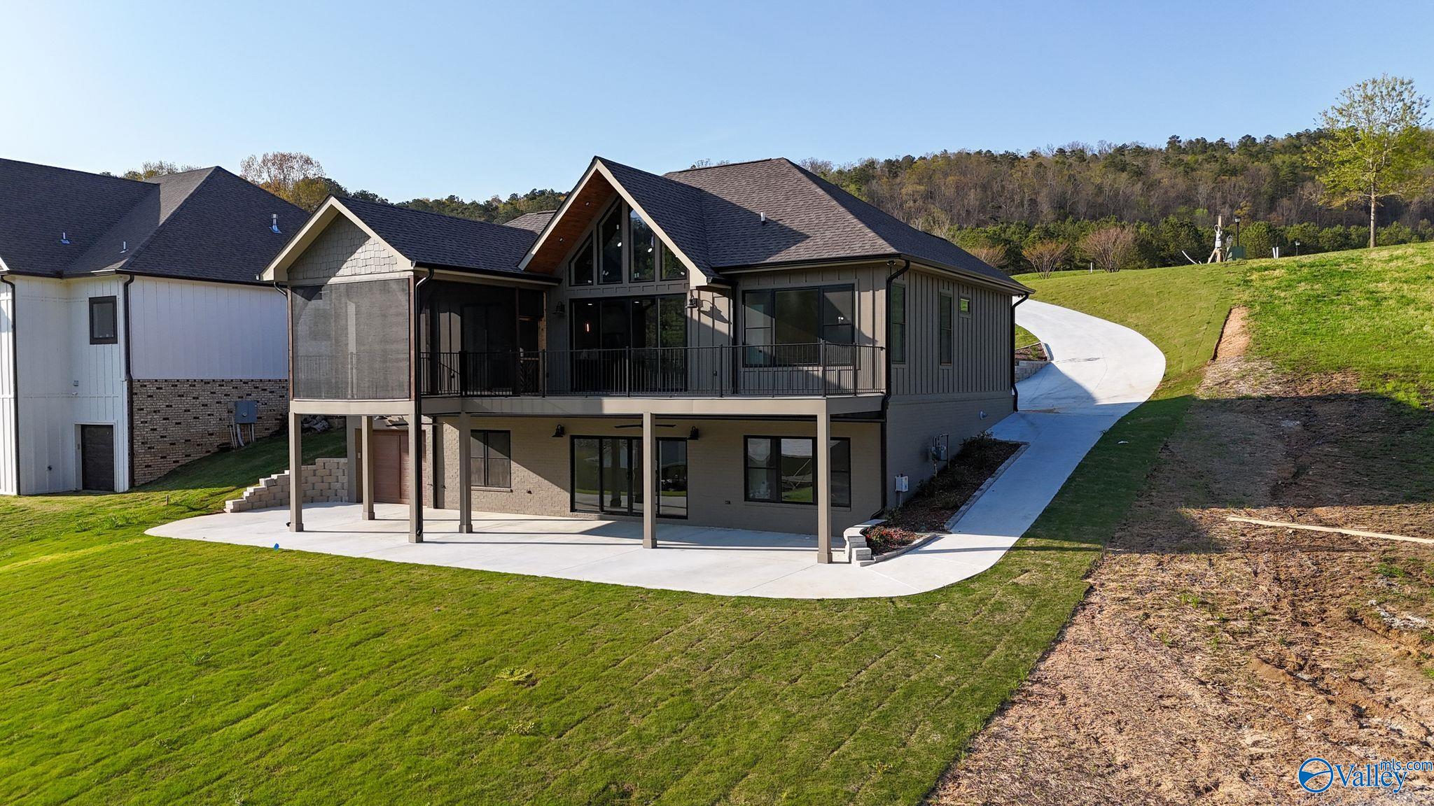 Guntersville, Alabama, 35976, United States, ,4 BathroomsBathrooms,Residential,Active,1702827