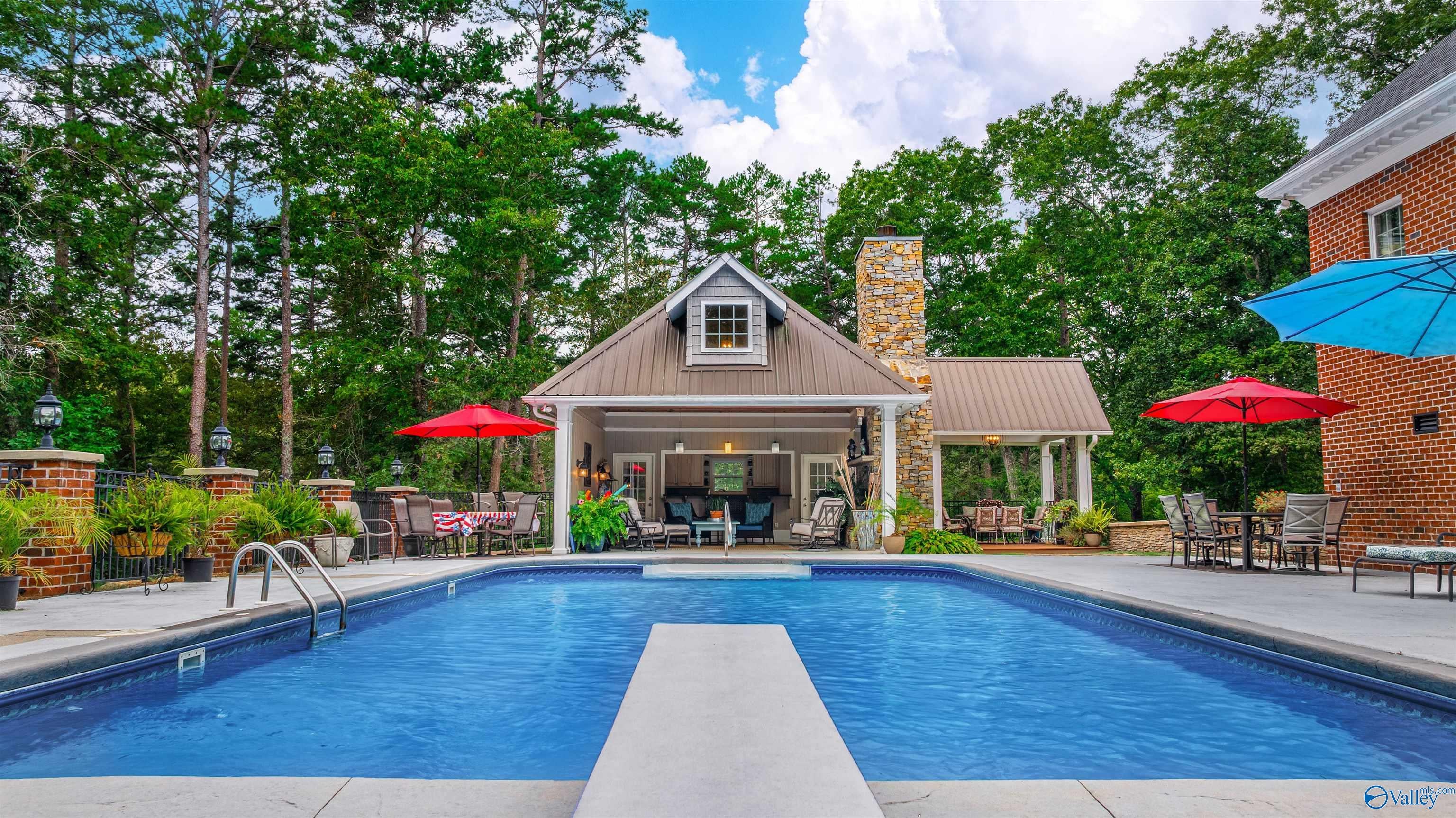 Fort Payne, Alabama, 35968, United States, 4 Bedrooms Bedrooms, ,6 BathroomsBathrooms,Residential,Active,1944095