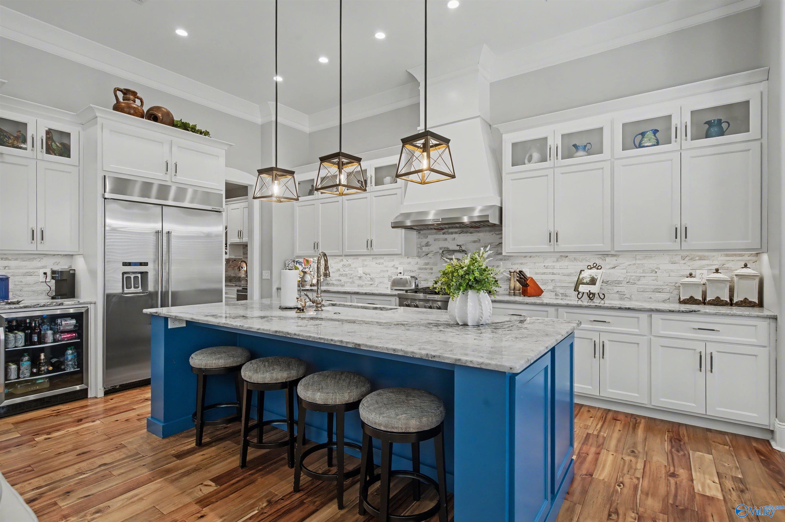 Guntersville, Alabama, 35976, United States, 3 Bedrooms Bedrooms, ,3 BathroomsBathrooms,Residential,Active,2011430