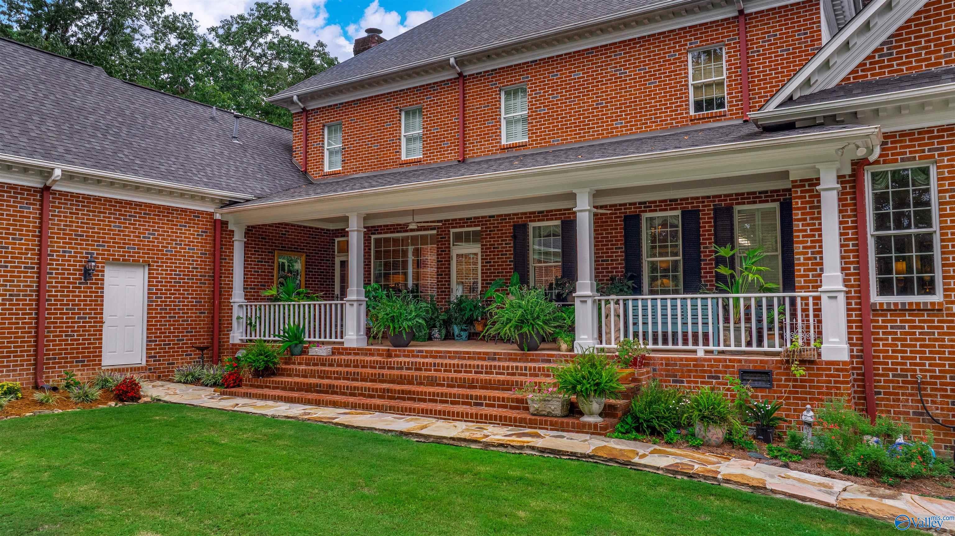 Fort Payne, Alabama, 35968, United States, 4 Bedrooms Bedrooms, ,6 BathroomsBathrooms,Residential,Active,1944095