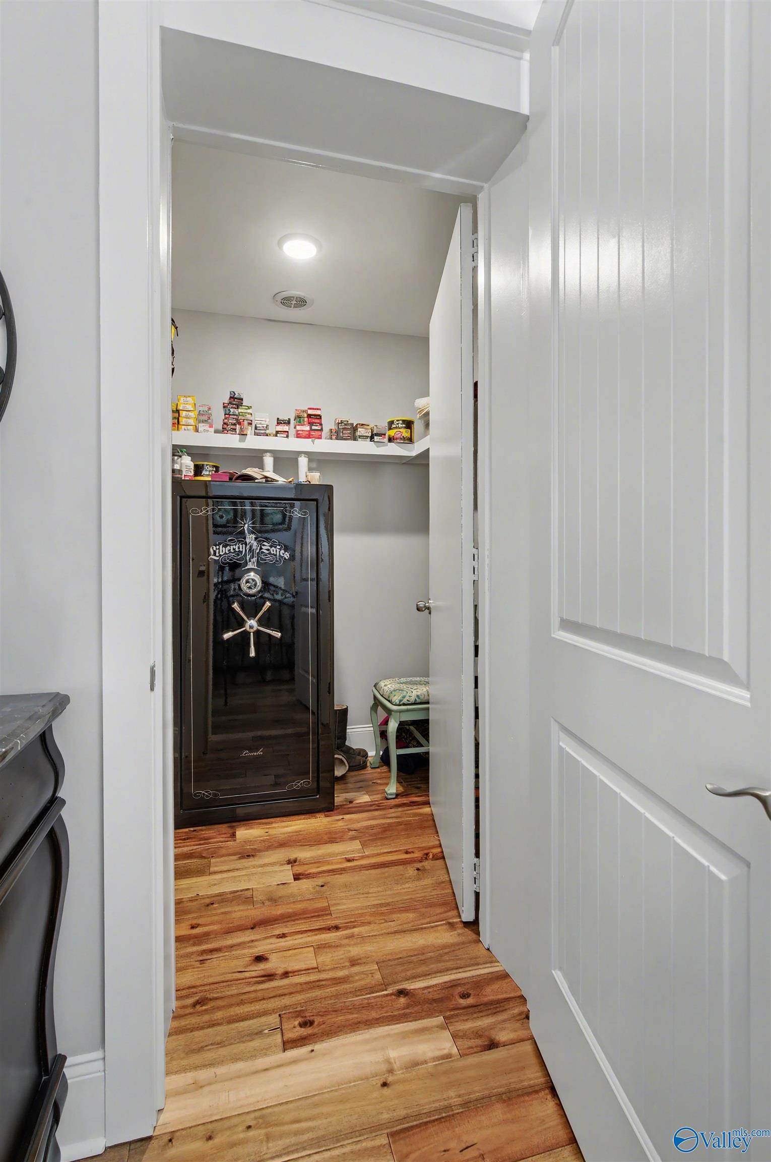 Guntersville, Alabama, 35976, United States, 3 Bedrooms Bedrooms, ,3 BathroomsBathrooms,Residential,Active,2011430