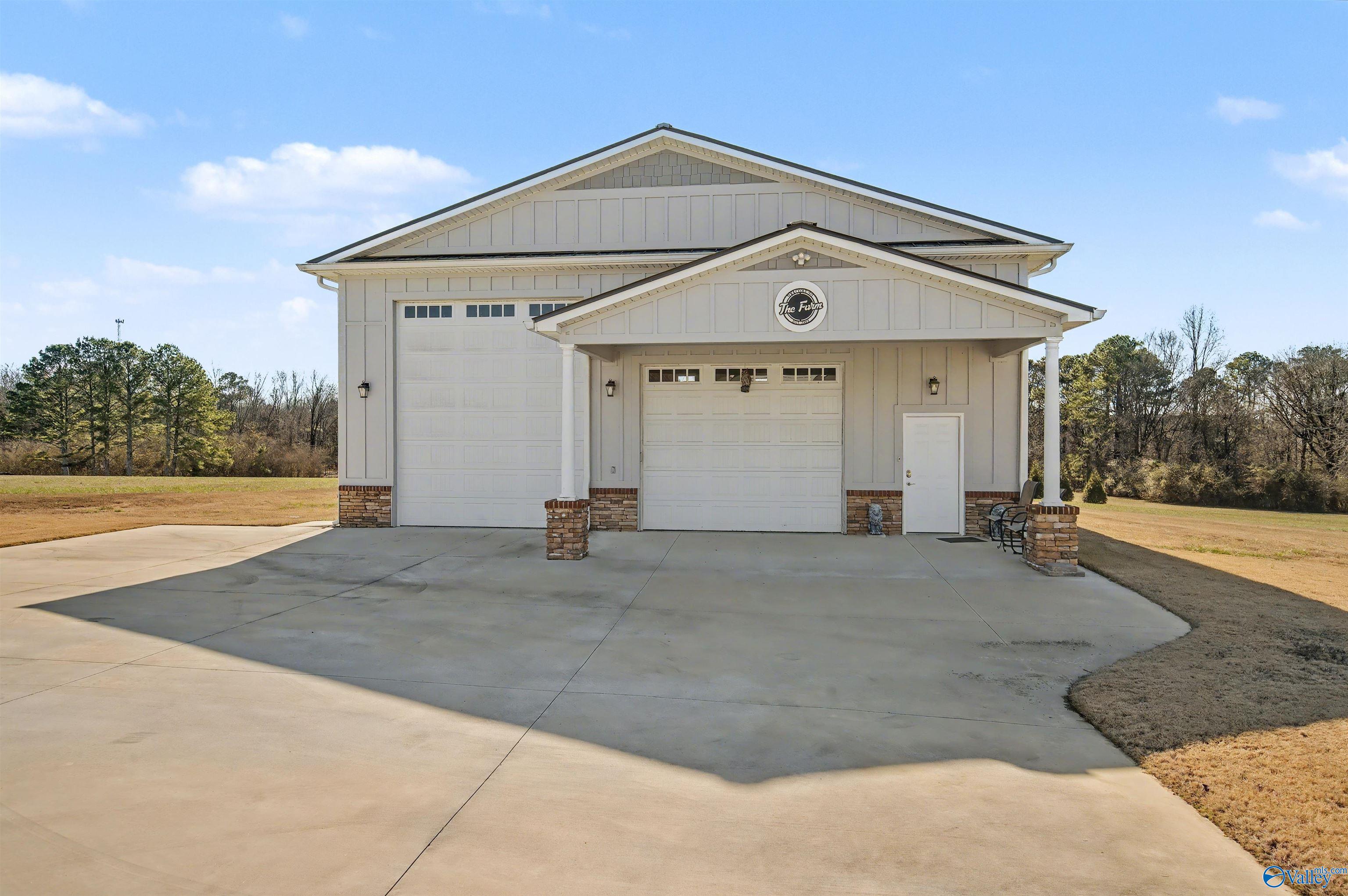 Guntersville, Alabama, 35976, United States, 3 Bedrooms Bedrooms, ,3 BathroomsBathrooms,Residential,Active,2011430