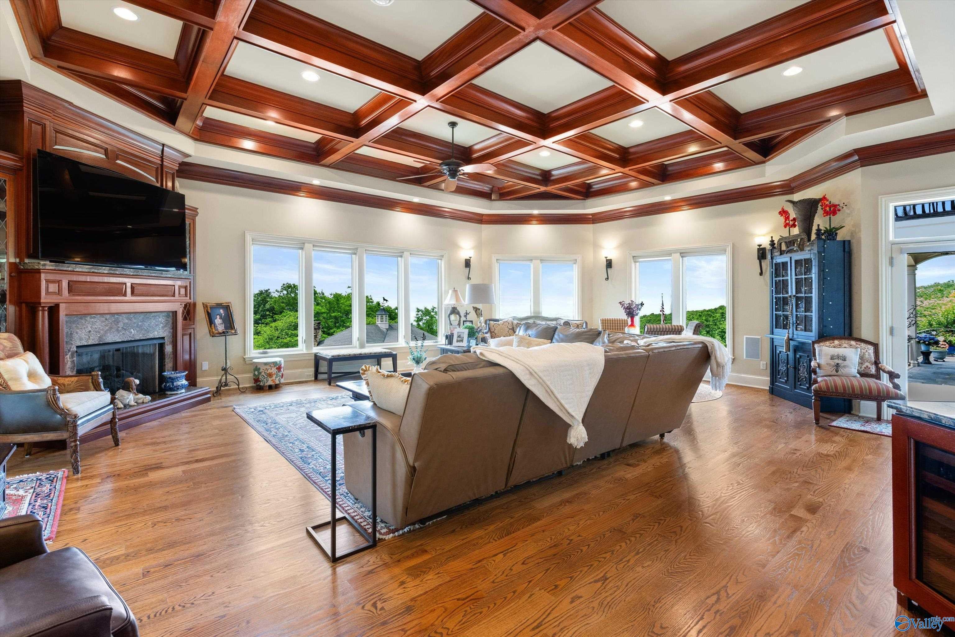 Huntsville, Alabama, 35801, United States, ,8 BathroomsBathrooms,Residential,Active,1832329