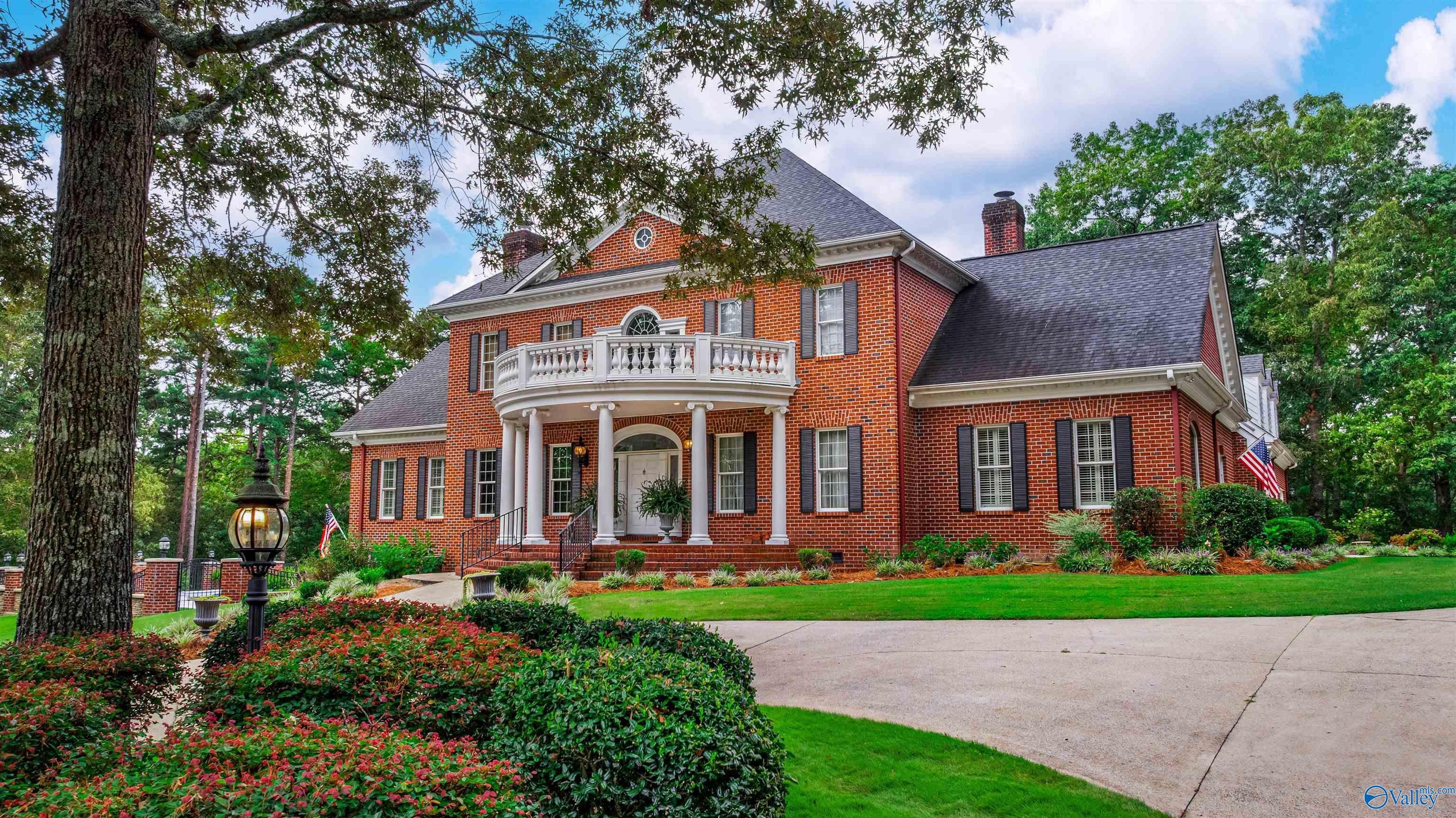 Fort Payne, Alabama, 35968, United States, 4 Bedrooms Bedrooms, ,6 BathroomsBathrooms,Residential,Active,1944095