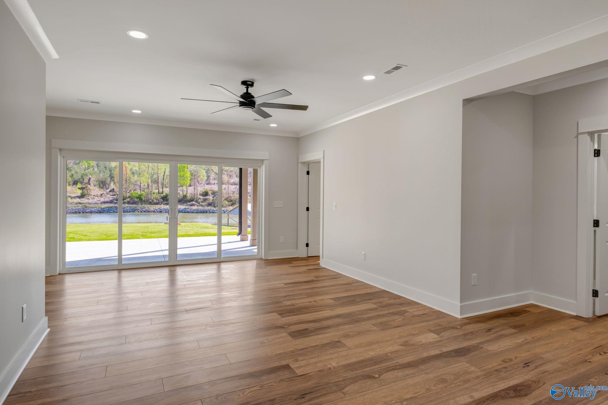 Guntersville, Alabama, 35976, United States, ,4 BathroomsBathrooms,Residential,Active,1702827