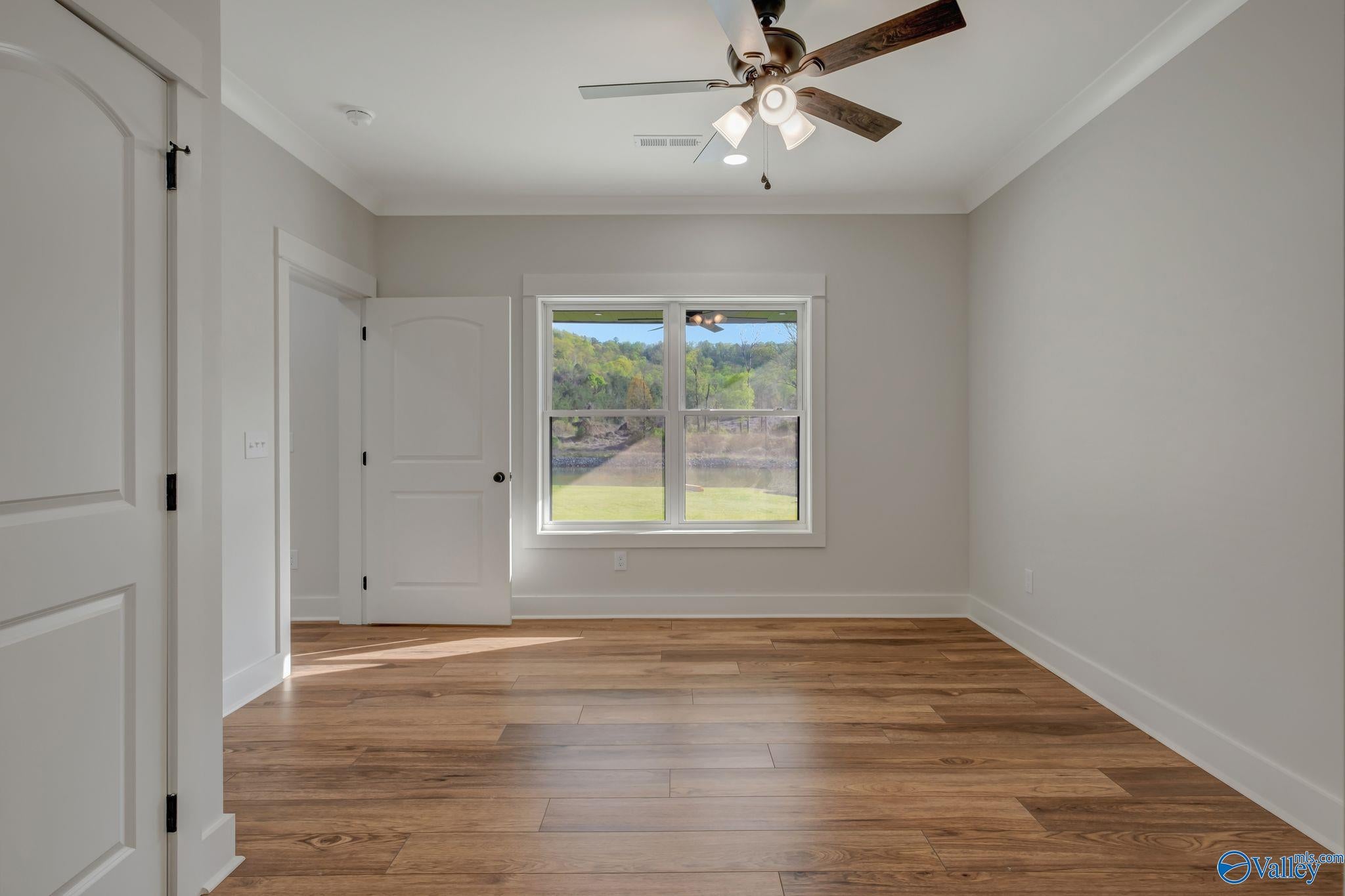 Guntersville, Alabama, 35976, United States, ,4 BathroomsBathrooms,Residential,Active,1702827